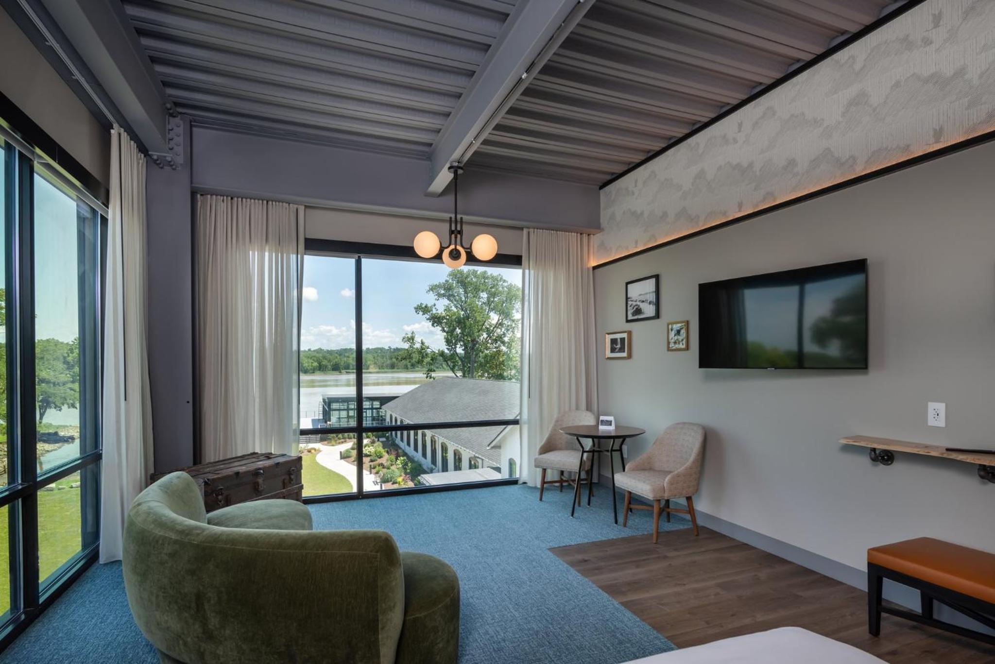 Standard King Room with River View