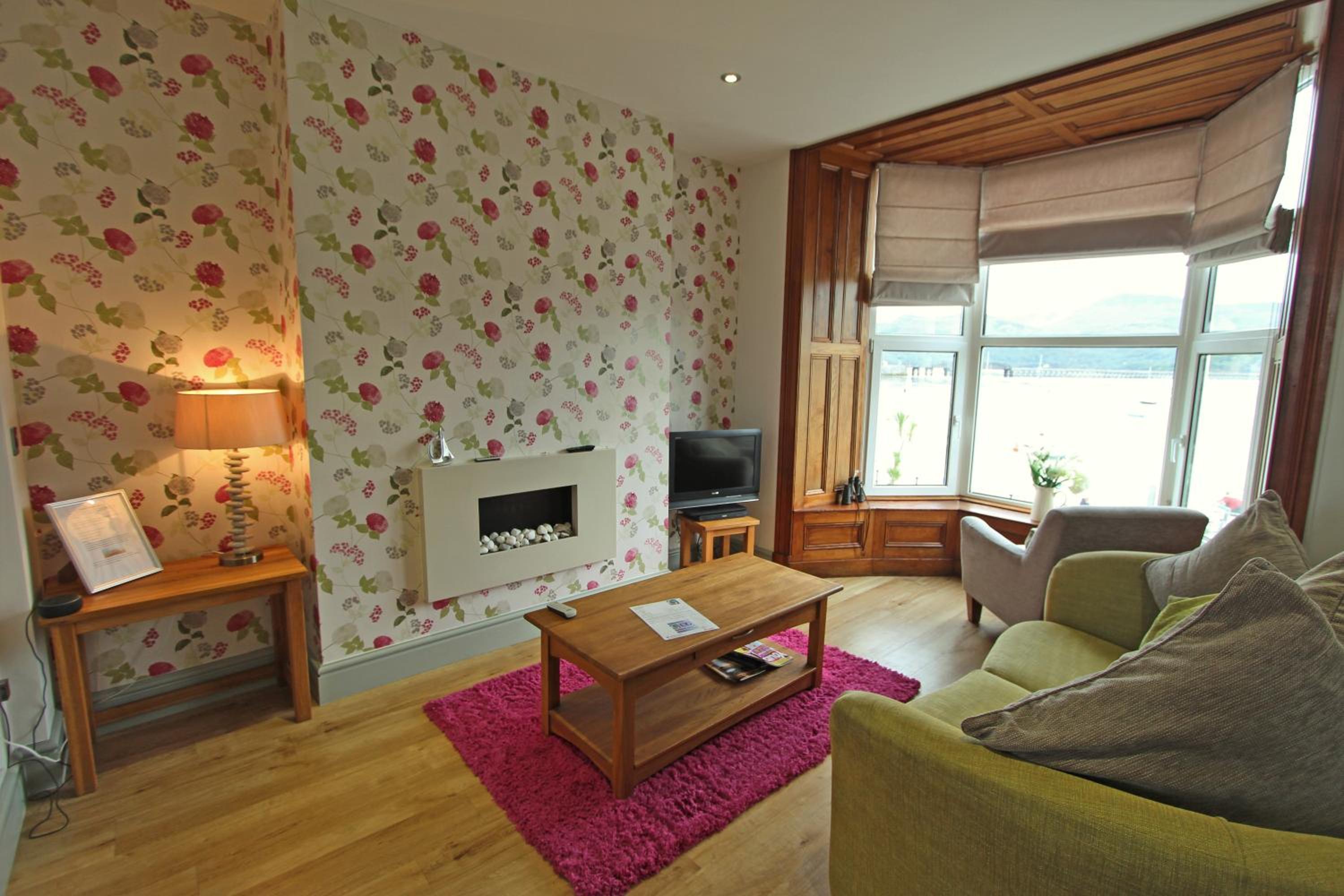 One-Bedroom Apartment photo 2