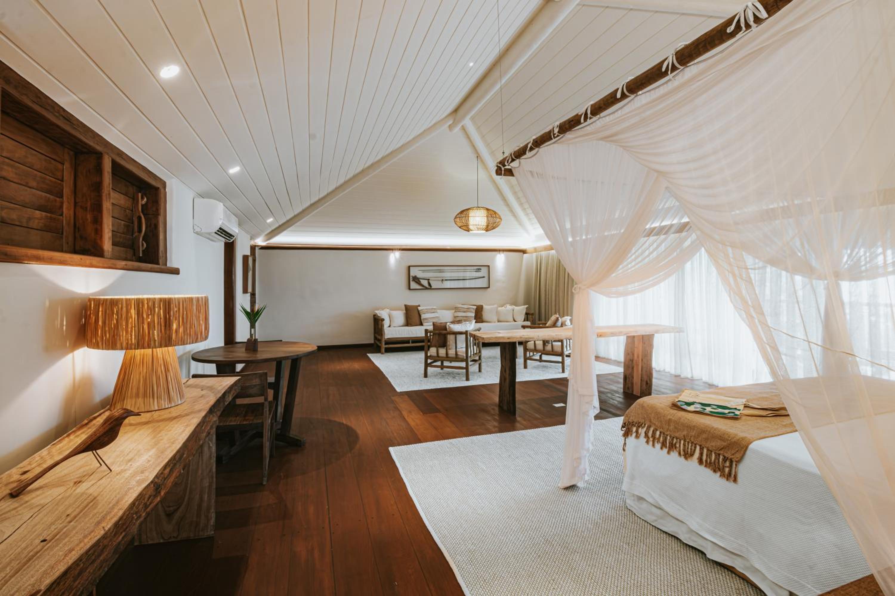 Deluxe King Suite photo 1