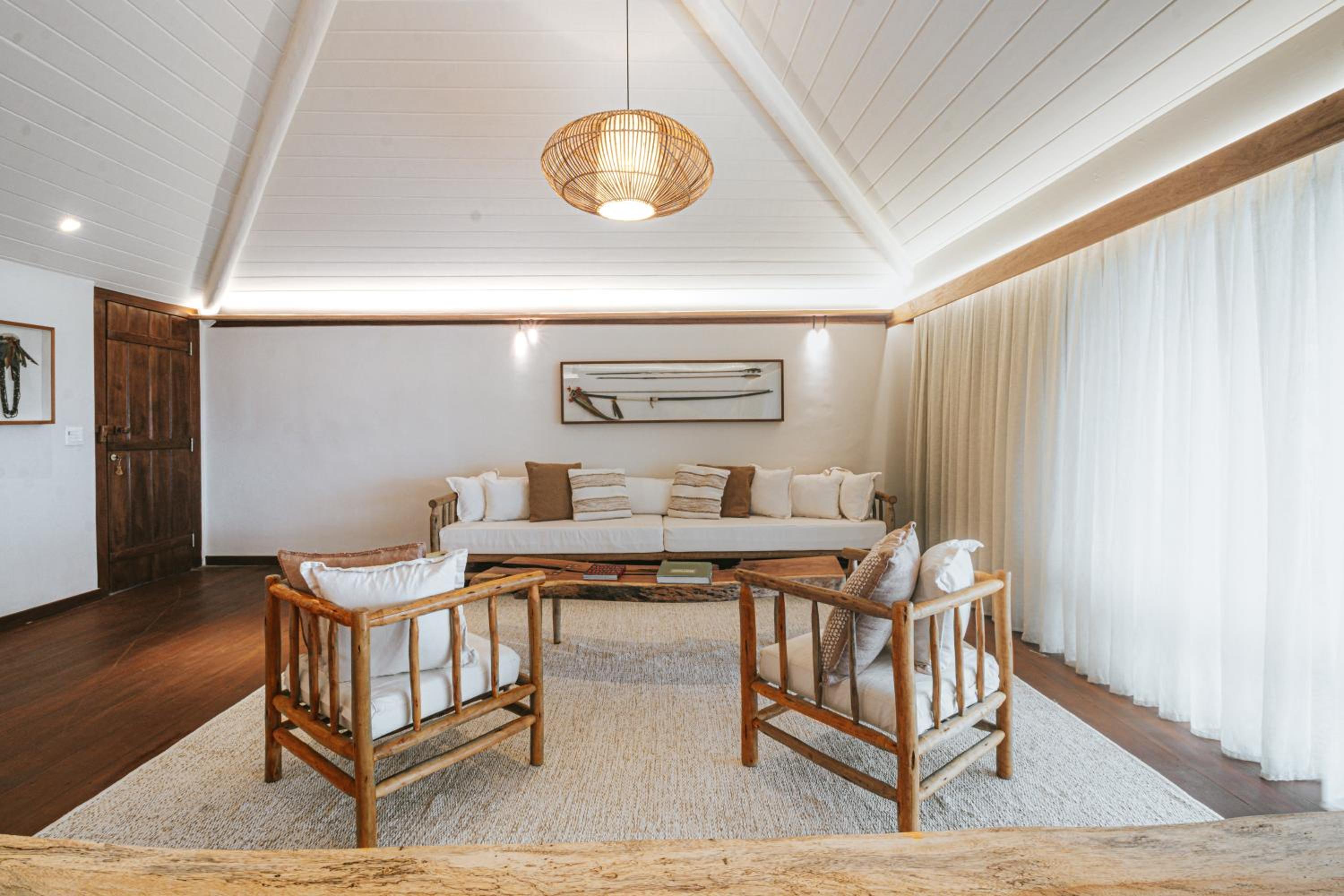 Deluxe King Suite photo 2