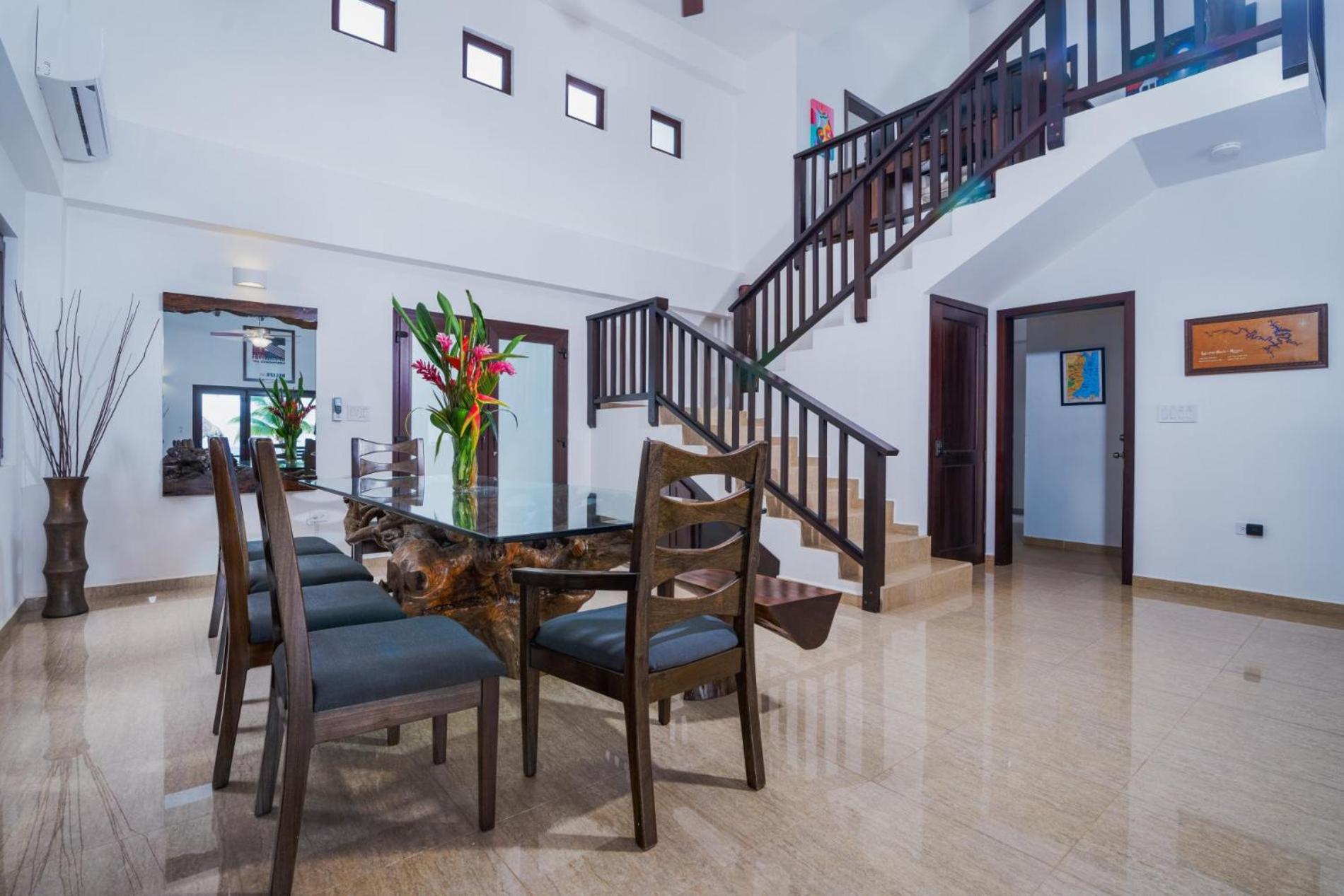 Villa photo 2