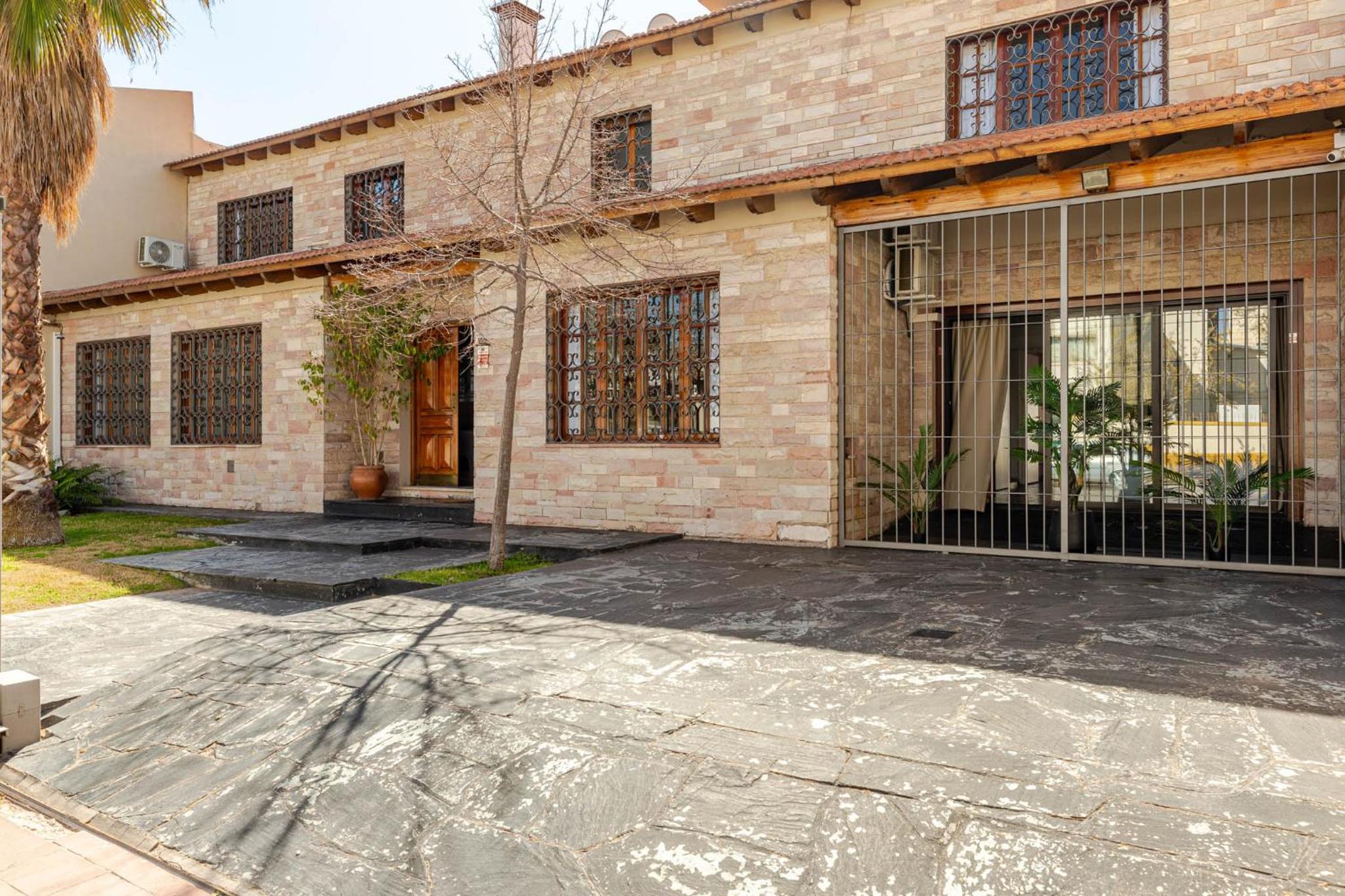 Villa photo 2