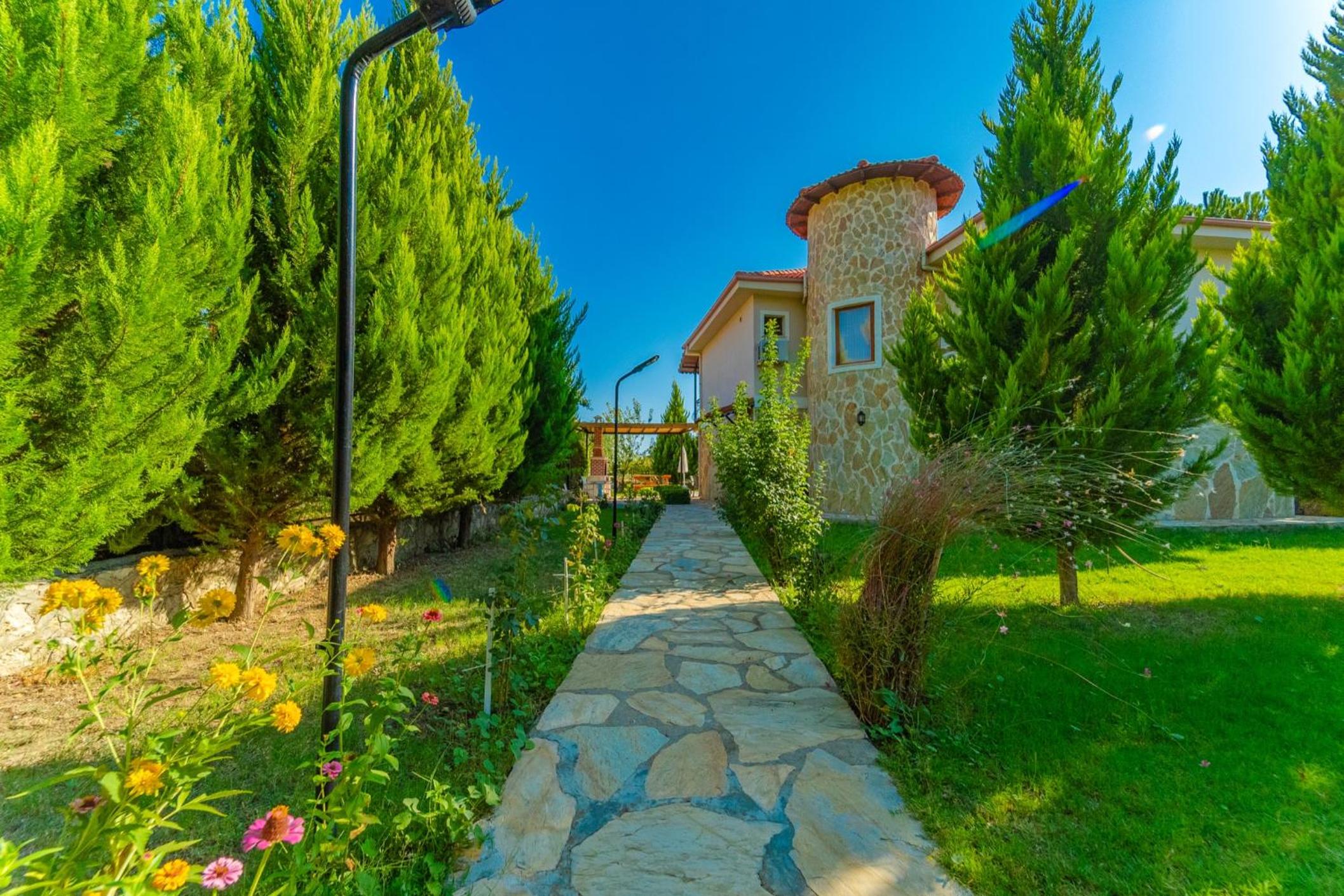 Three-Bedroom Villa photo 3