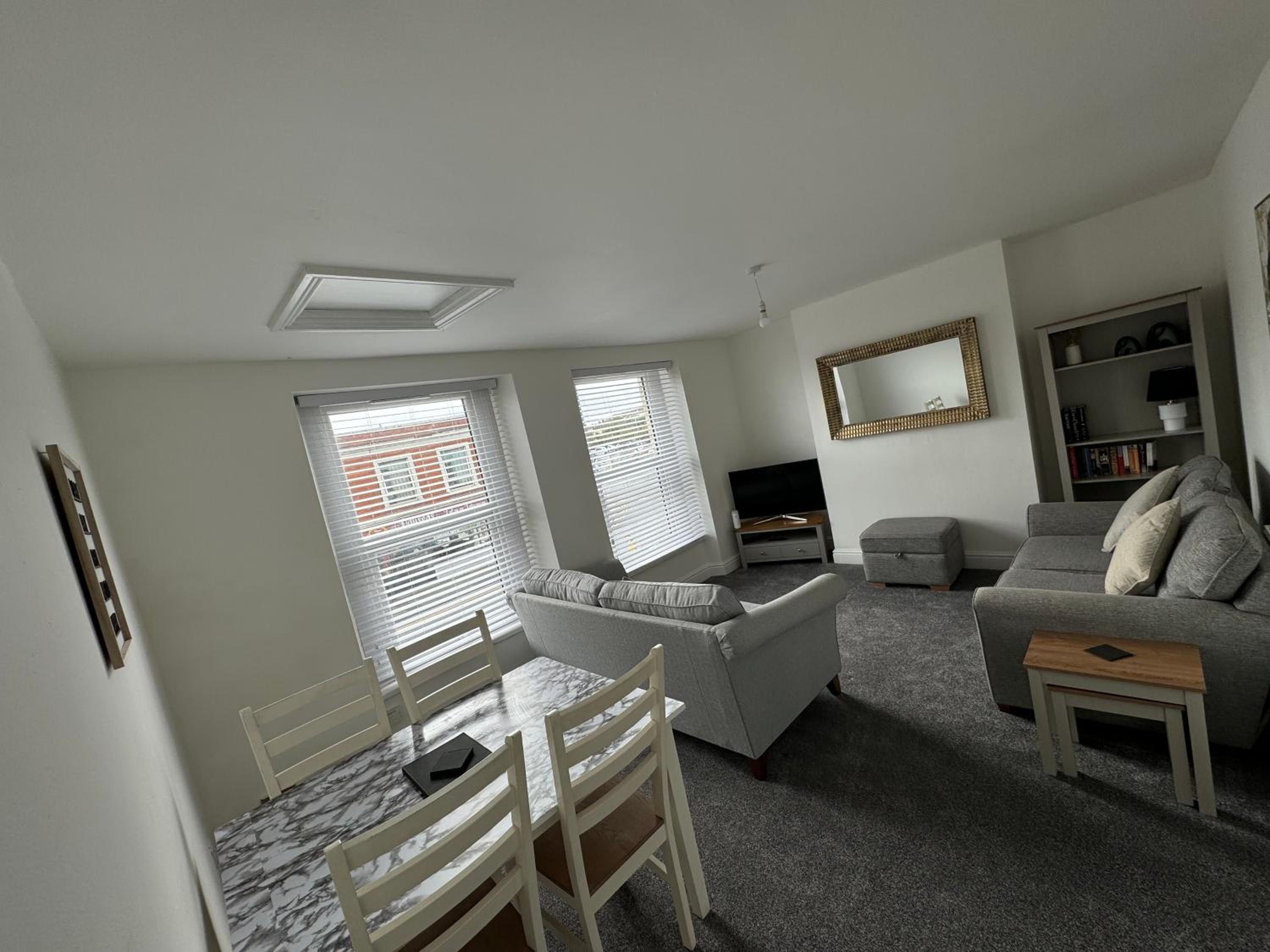 One-Bedroom Apartment photo 1