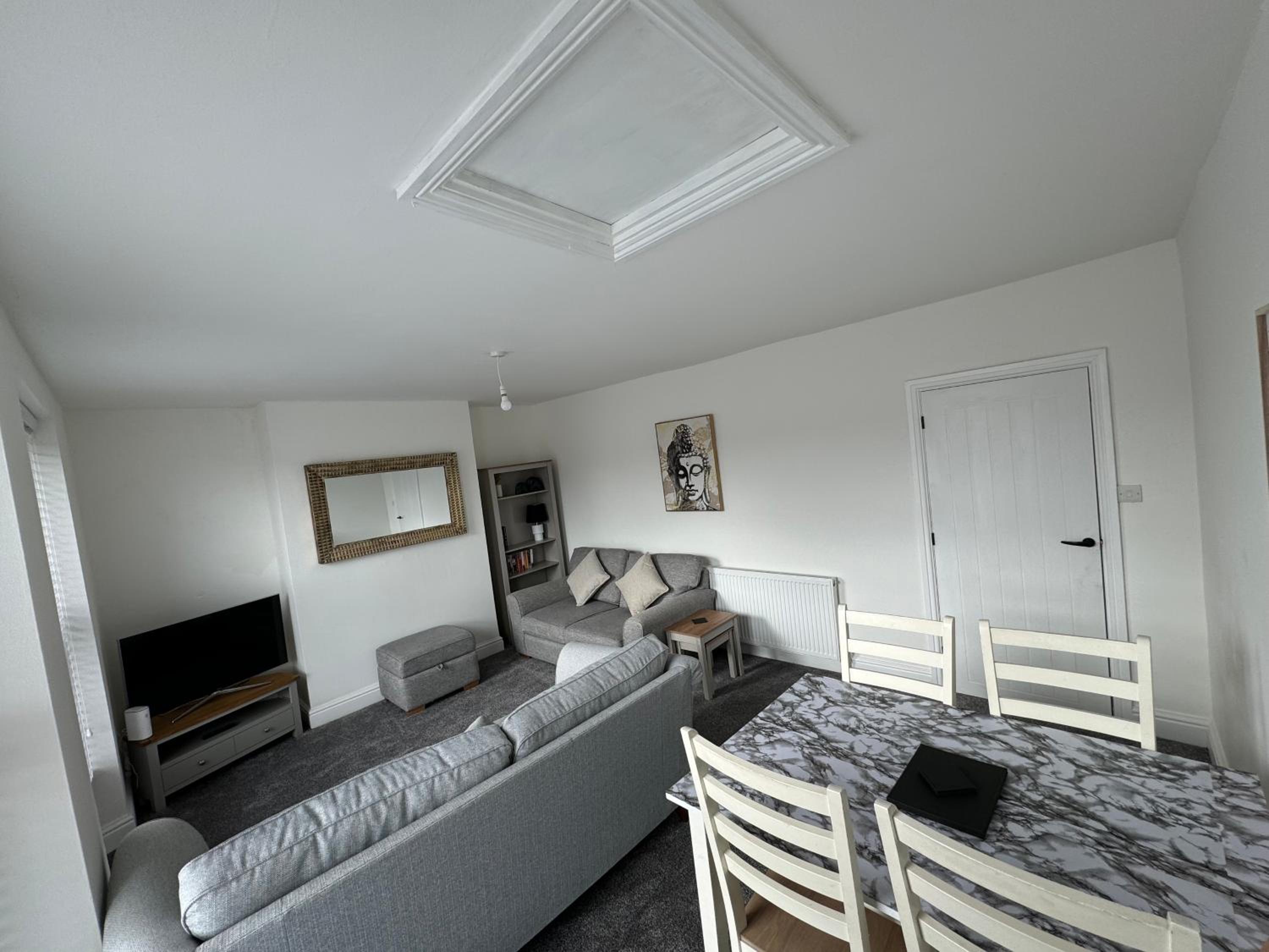 One-Bedroom Apartment photo 2