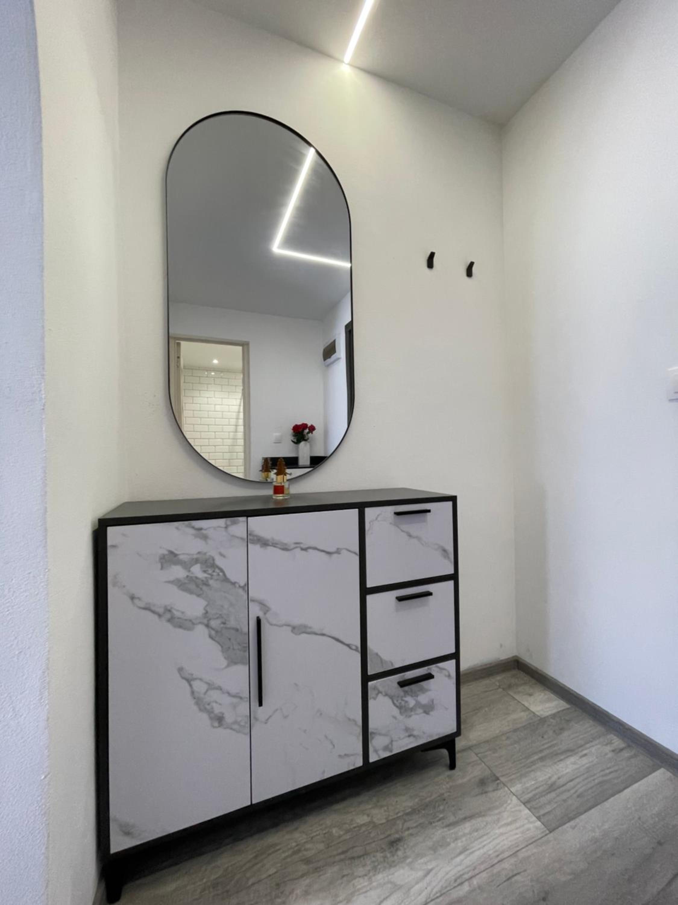 One-Bedroom Apartment photo 3