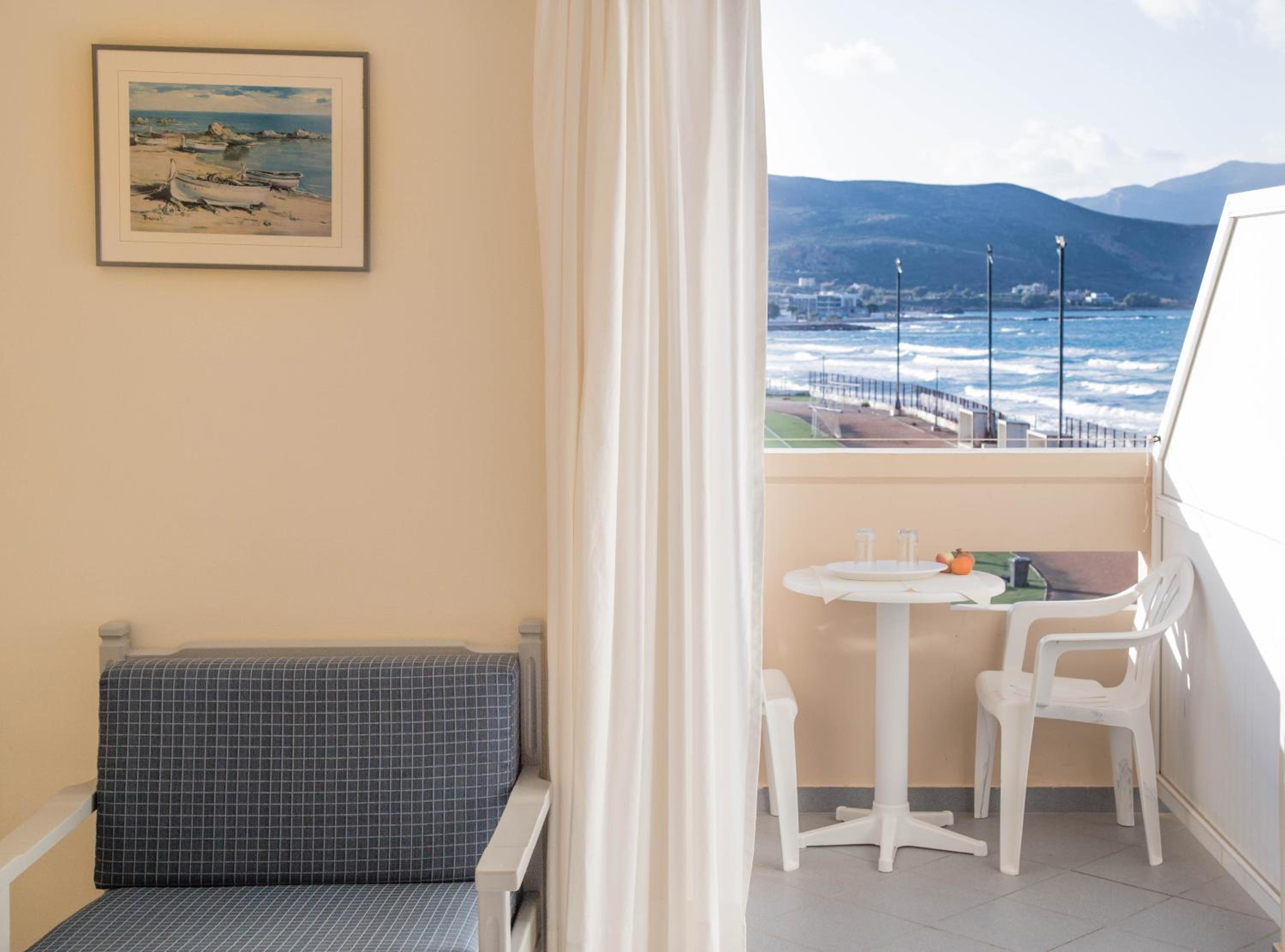 Double or Twin Room with Side Sea View - Photo 6