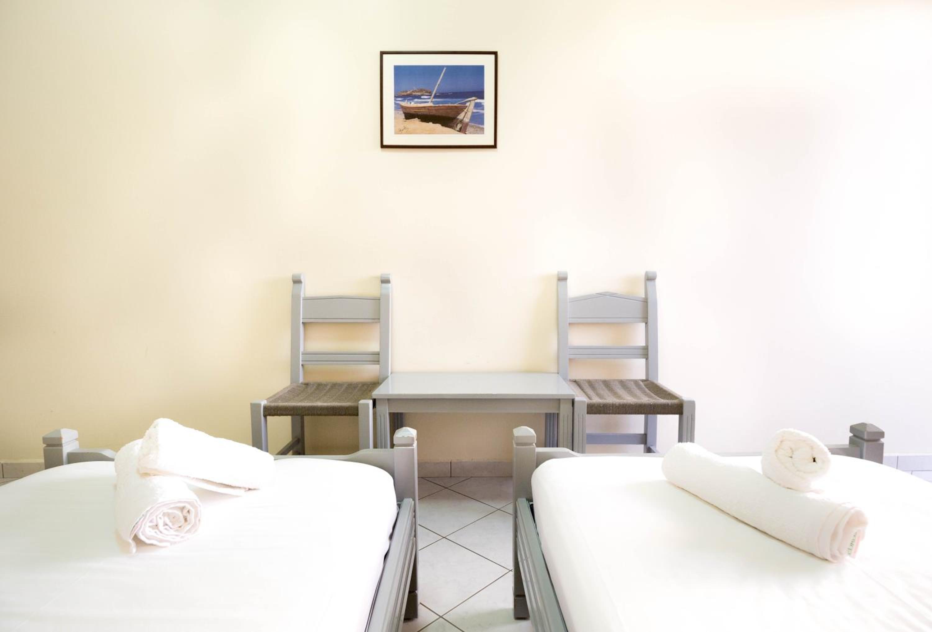 Double or Twin Room with Side Sea View - Photo 8