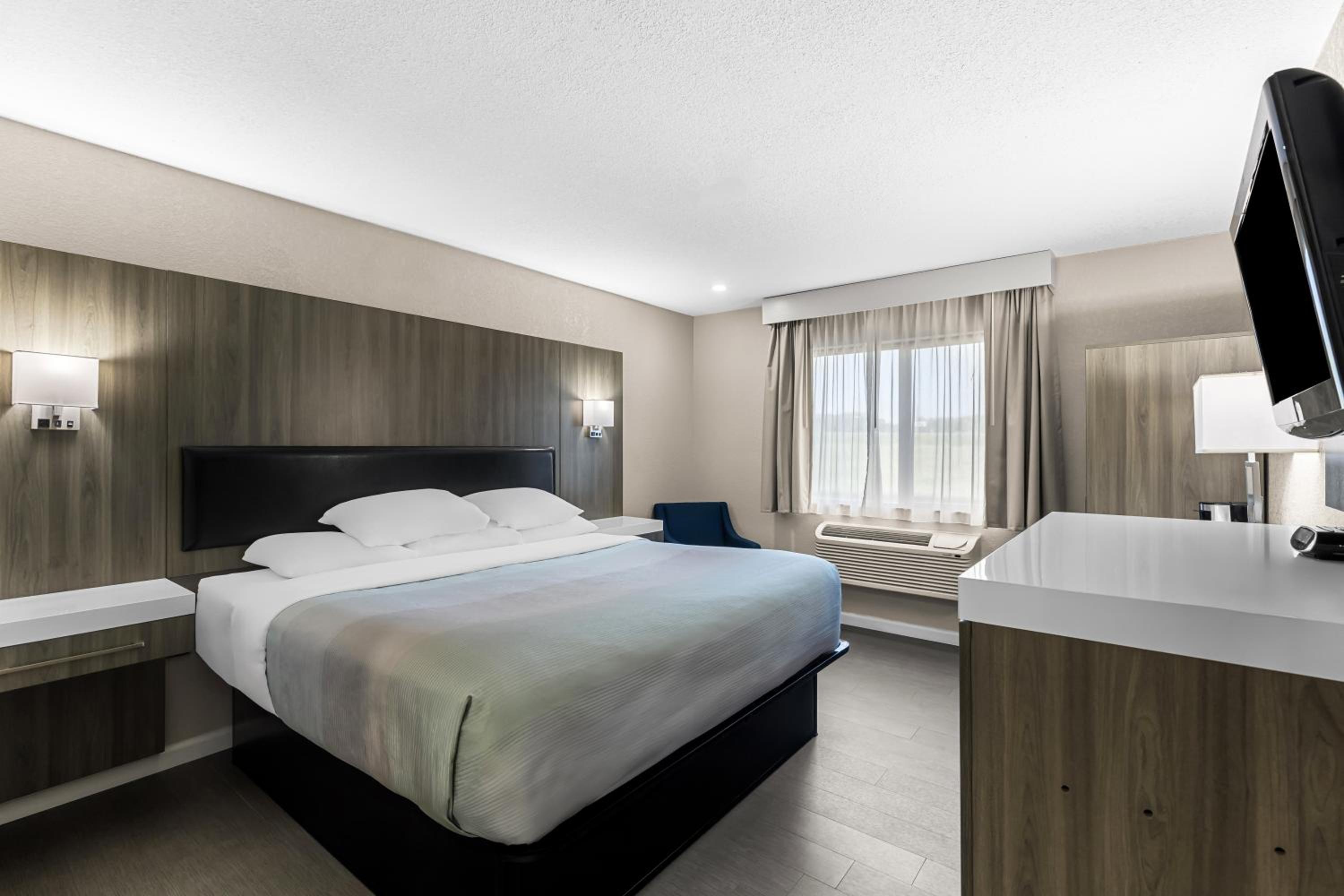 King Room - Non-Smoking - Photo 5