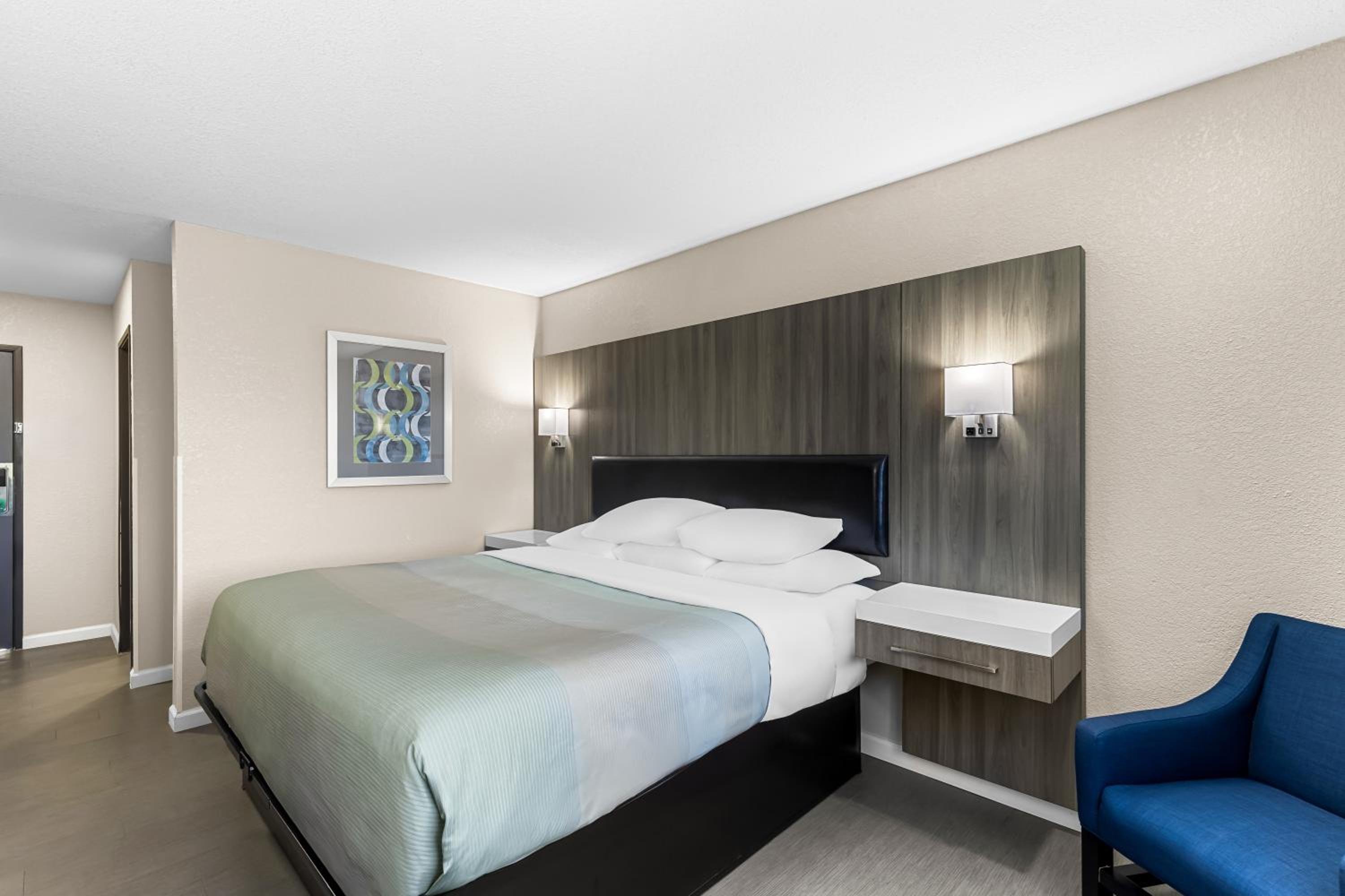 King Room - Non-Smoking - Photo 2