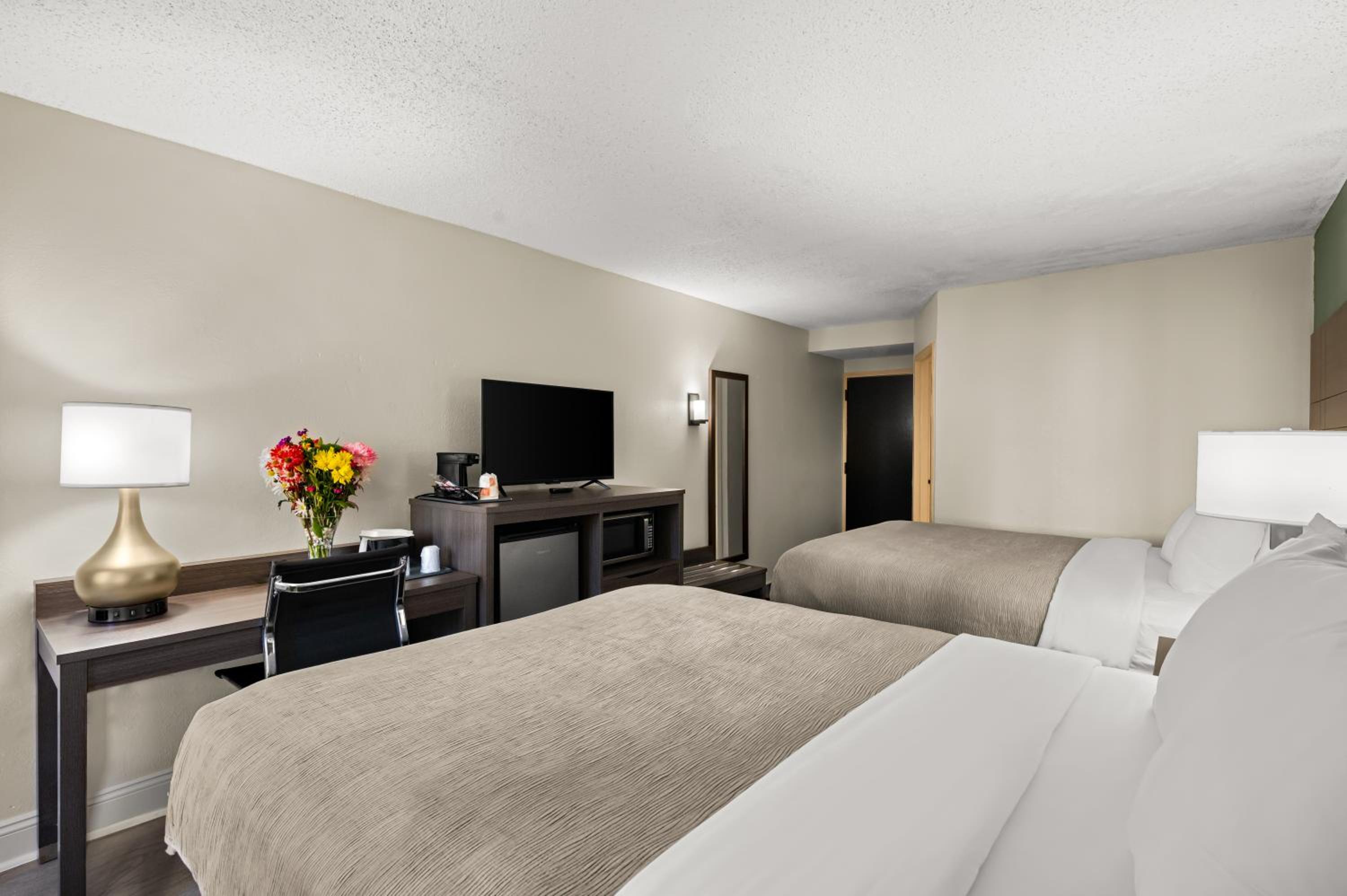 Queen Room with Two Queen Beds - Non-Smoking - Photo 1