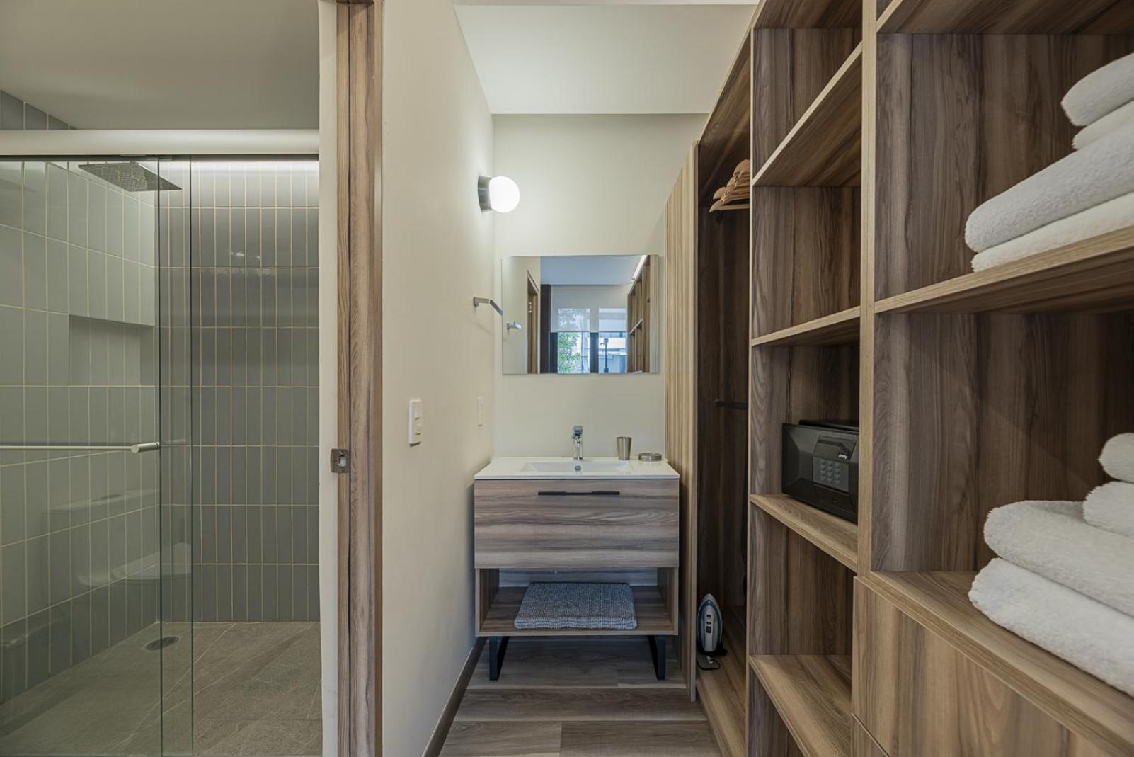 Deluxe One-Bedroom Apartment with Balcony  - Photo 2