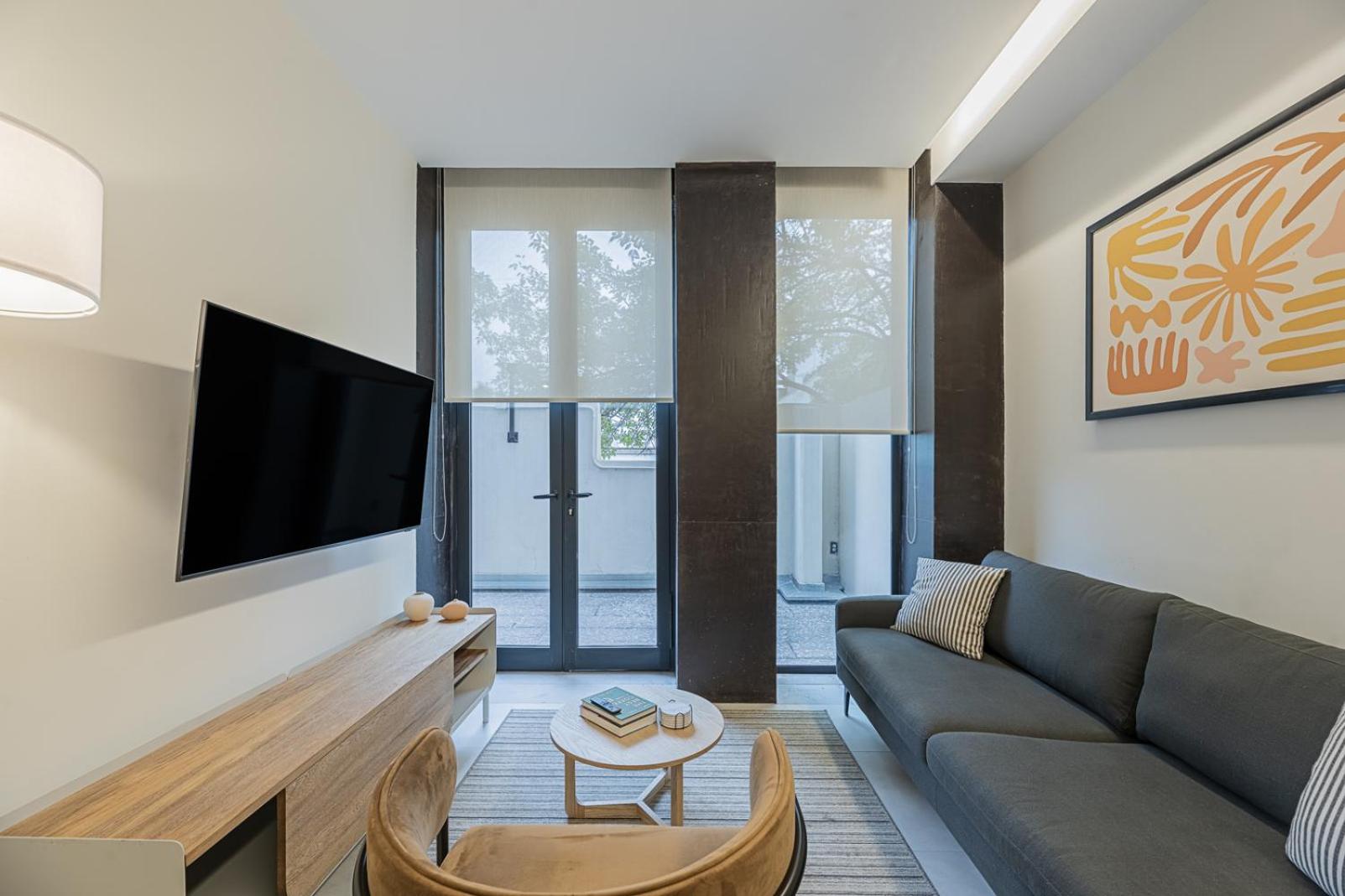 Deluxe One-Bedroom Apartment with Balcony  - Photo 8