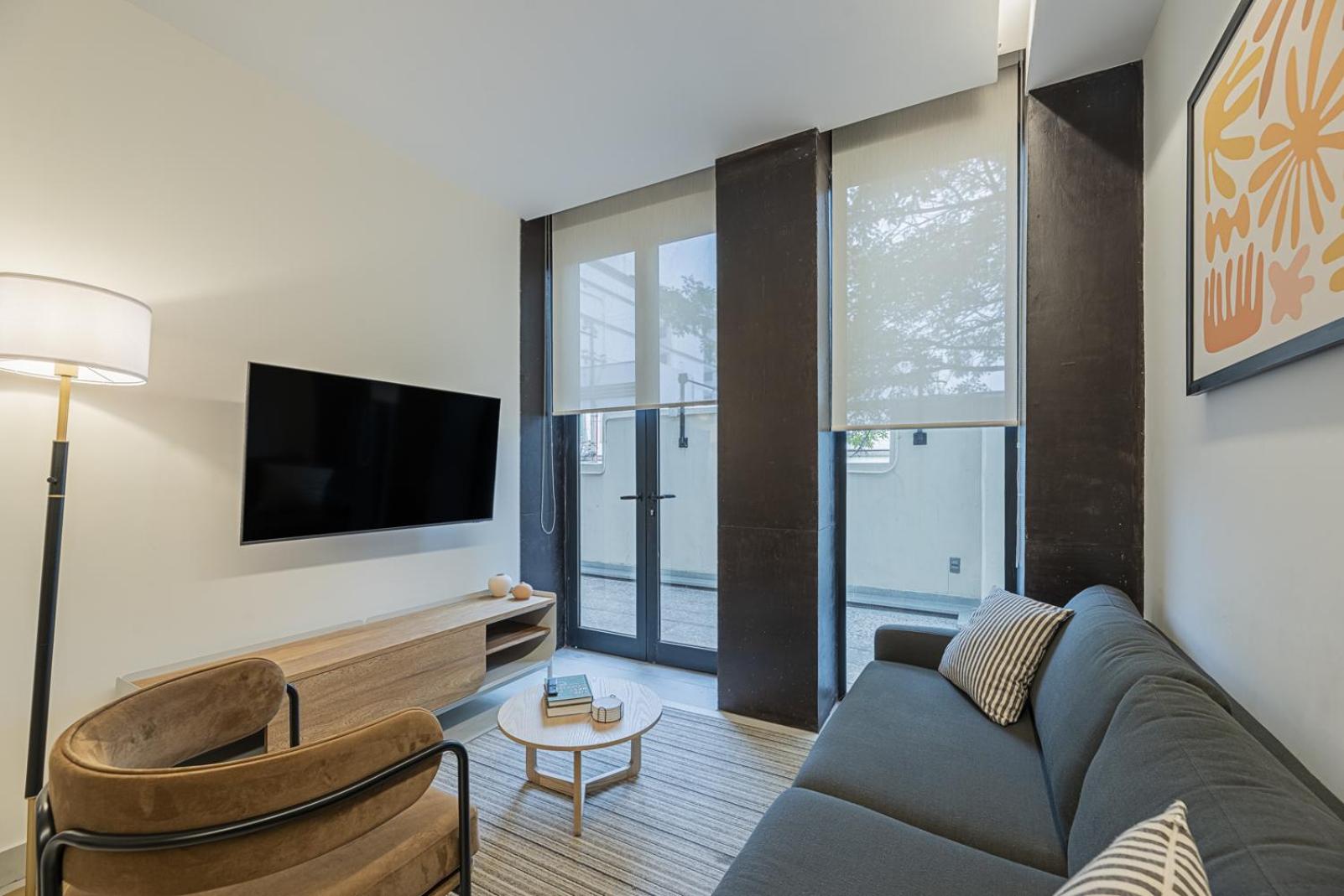 Deluxe One-Bedroom Apartment with Balcony  - Photo 7