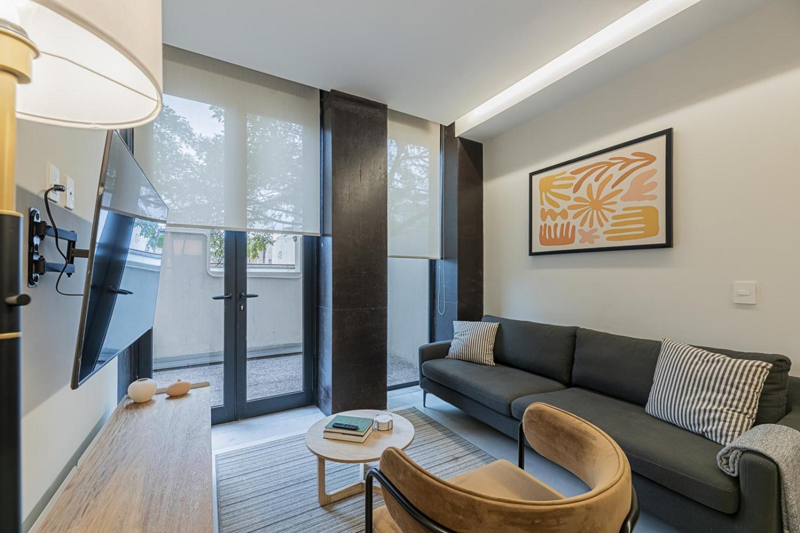 Deluxe One-Bedroom Apartment with Balcony  - Photo 4