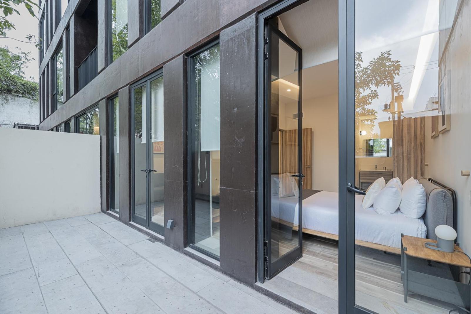 Deluxe One-Bedroom Apartment with Balcony  - Photo 6