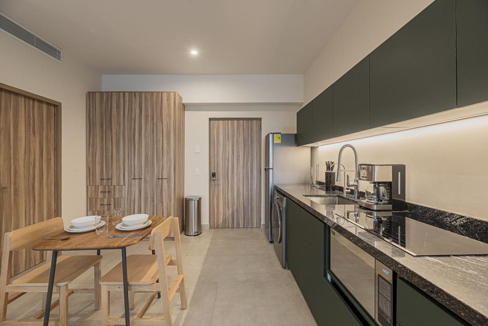 Deluxe One-Bedroom Apartment with Balcony  - Photo 16