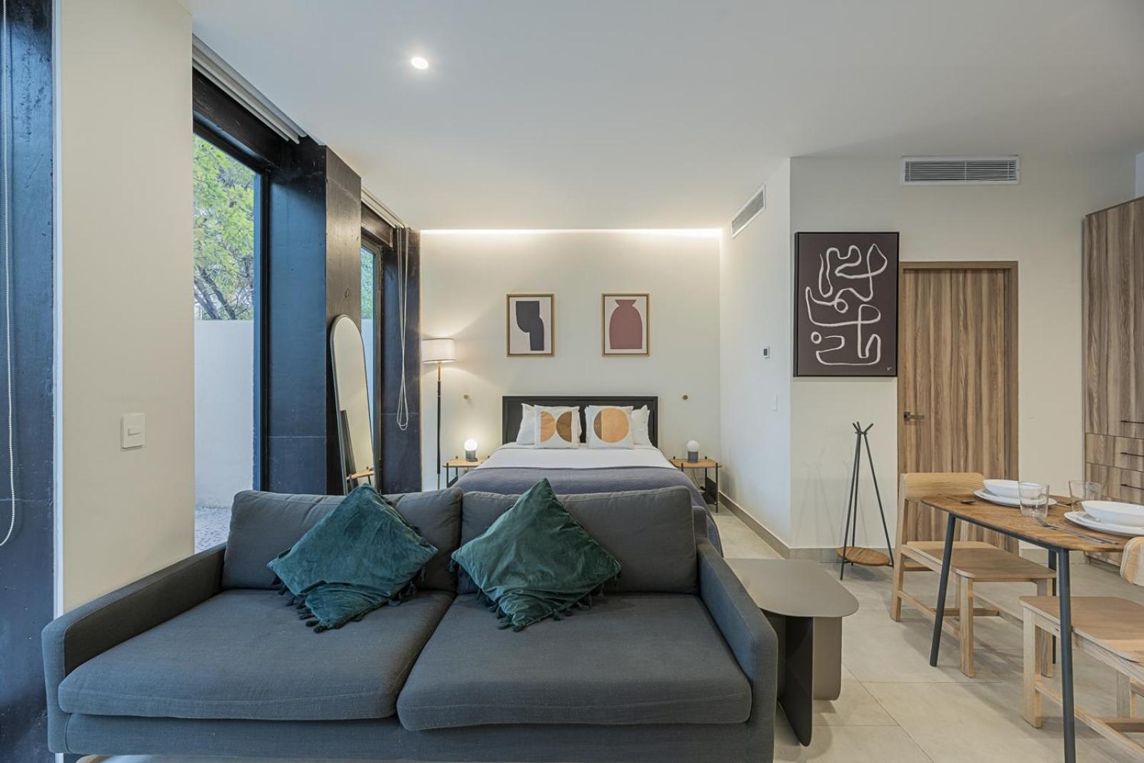 Deluxe One-Bedroom Apartment with Balcony  - Photo 26