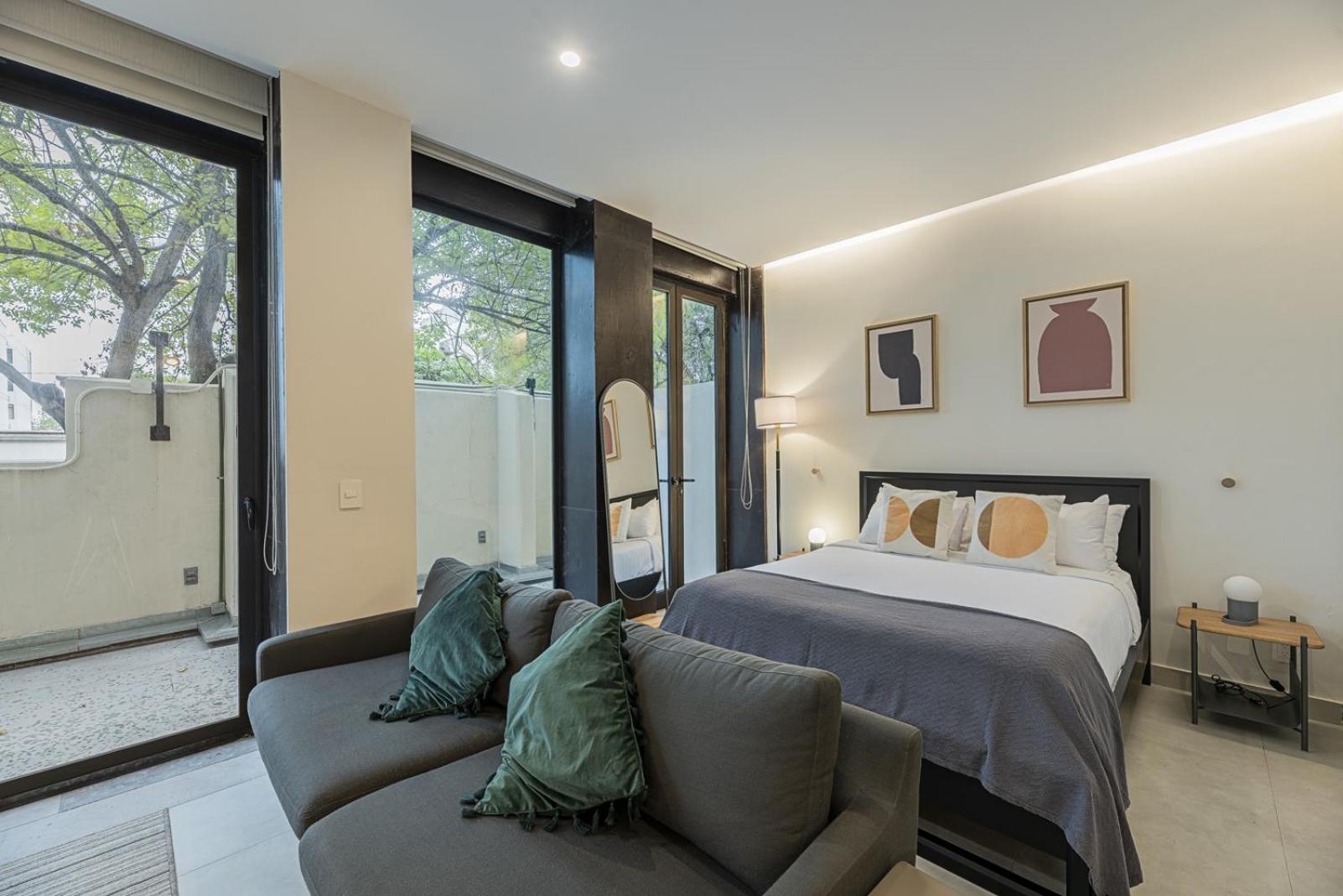 Deluxe One-Bedroom Apartment with Balcony  - Photo 23