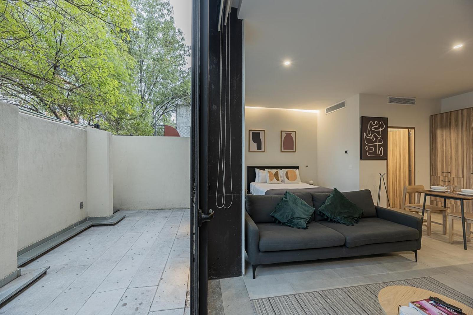 Deluxe One-Bedroom Apartment with Balcony  - Photo 21
