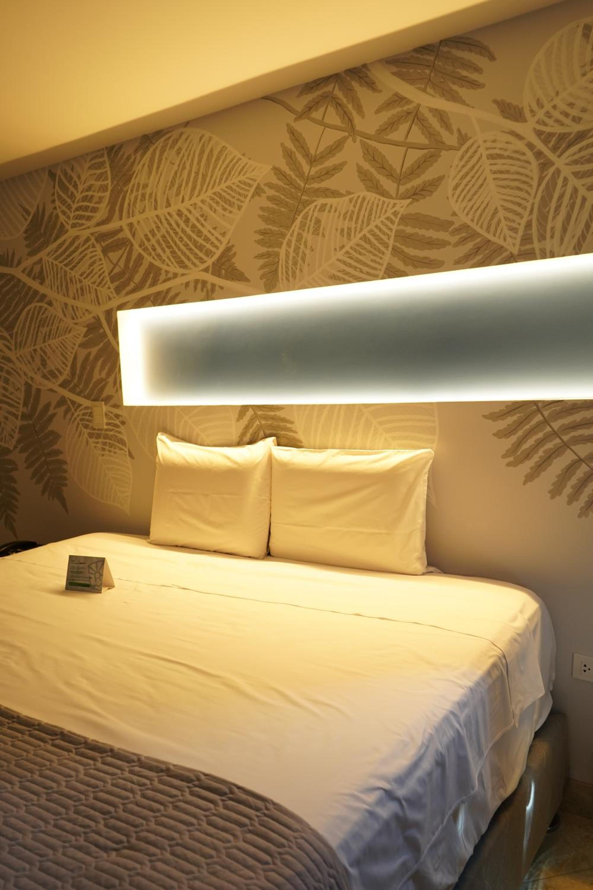 Deluxe King Room photo 3