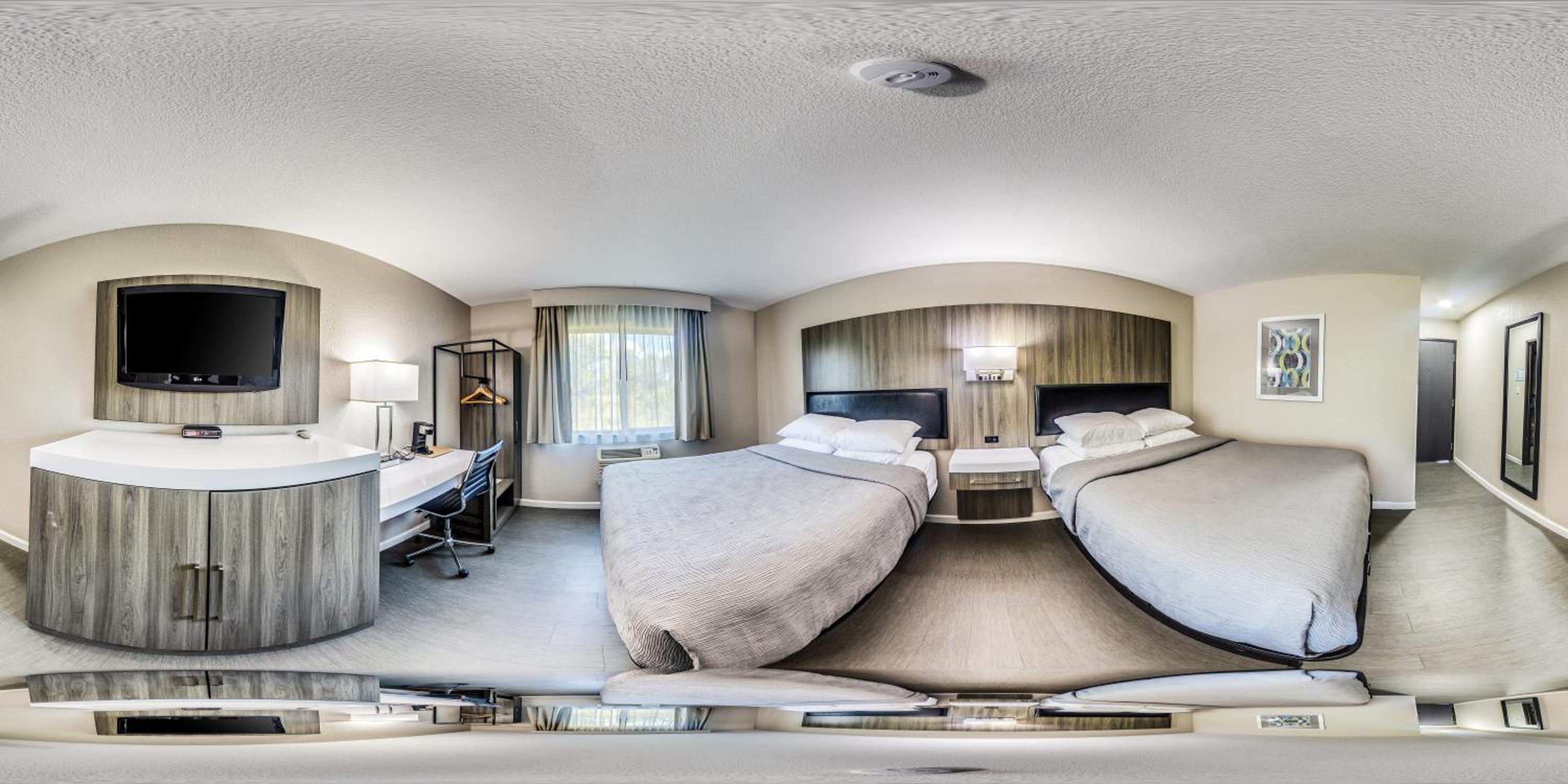 Queen Room with Two Queen Beds - Non-Smoking - Photo 3