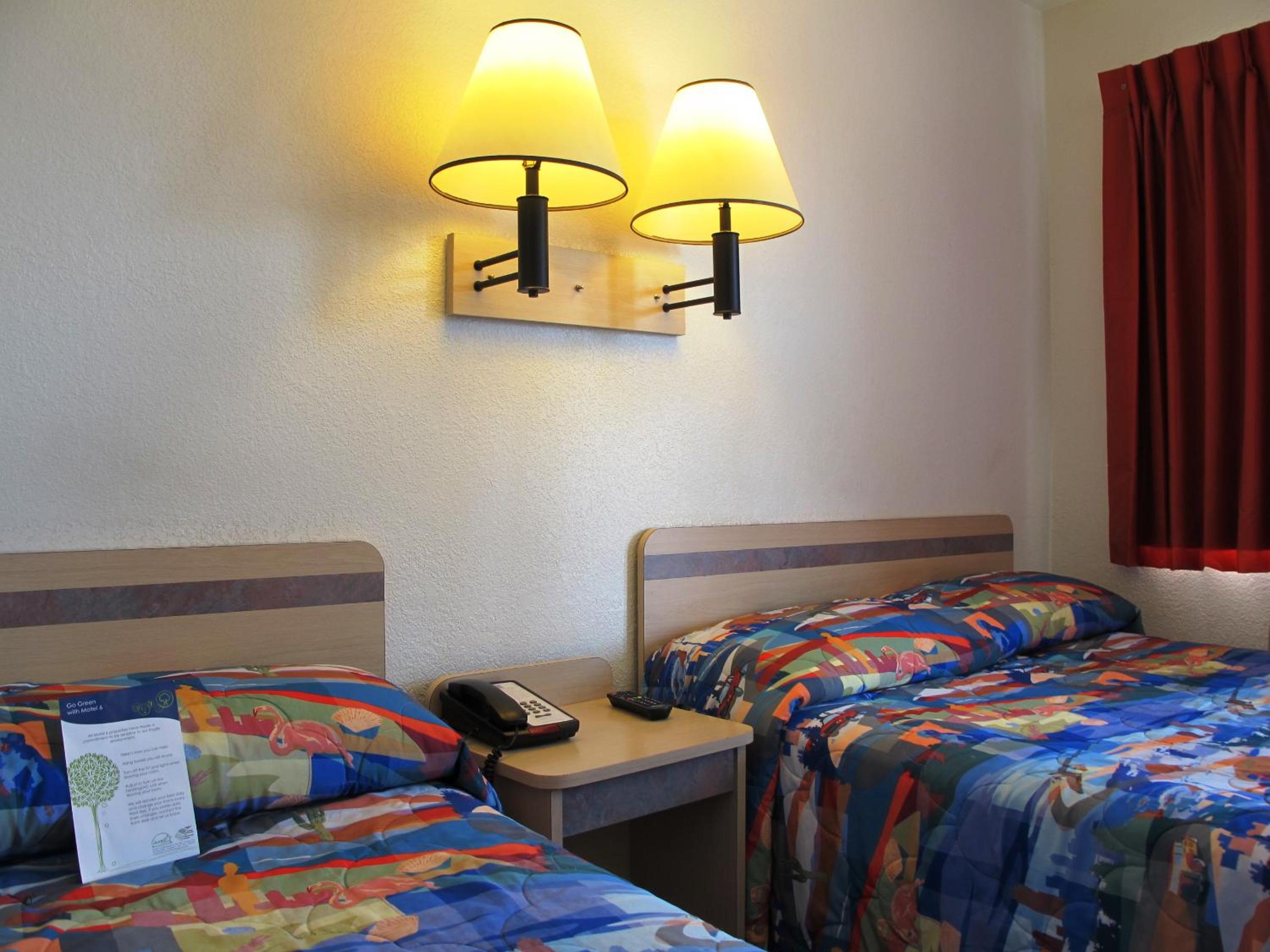 Double Room with Two Double Beds - Non-Smoking - Photo 4