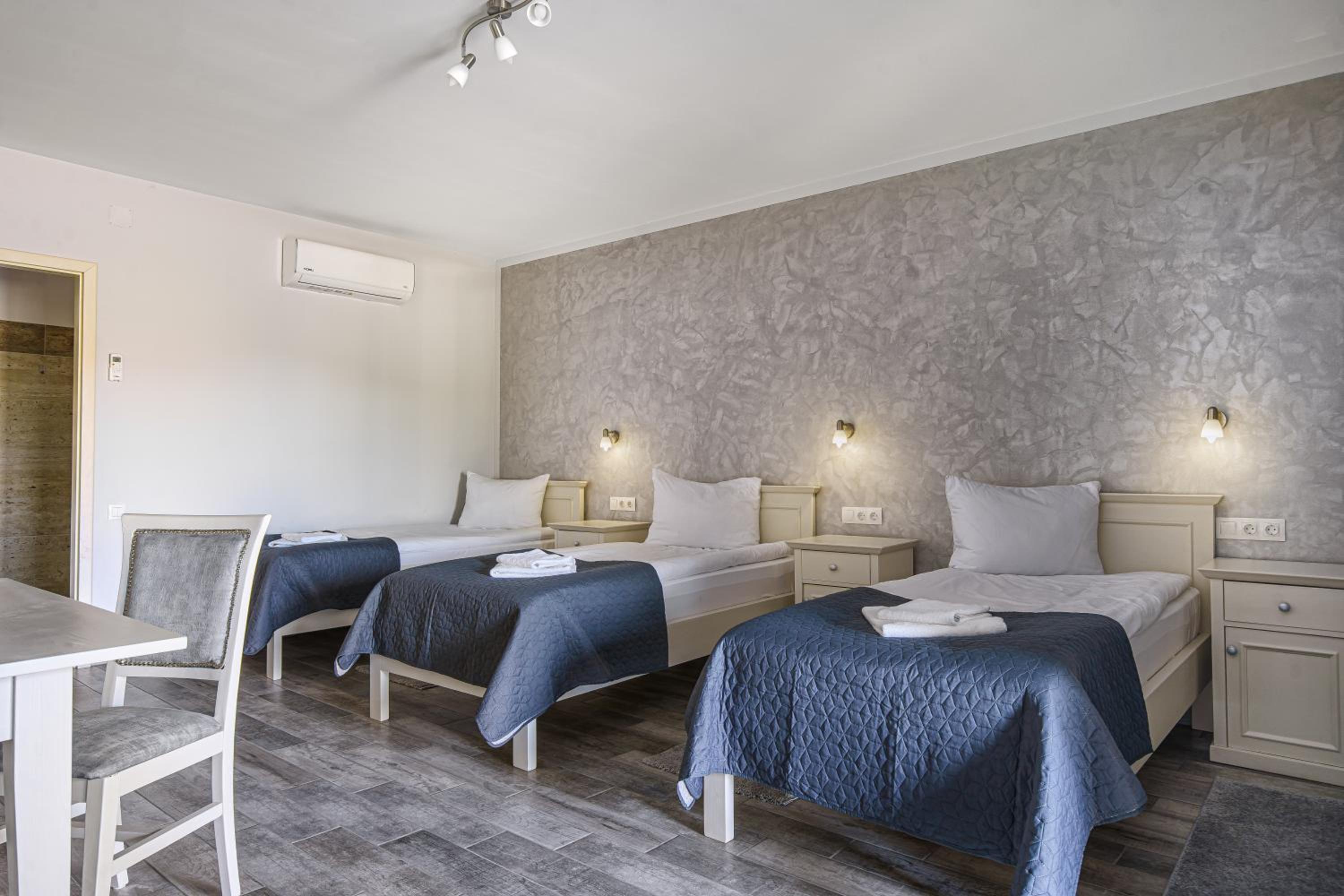 Superior Triple Room photo 2