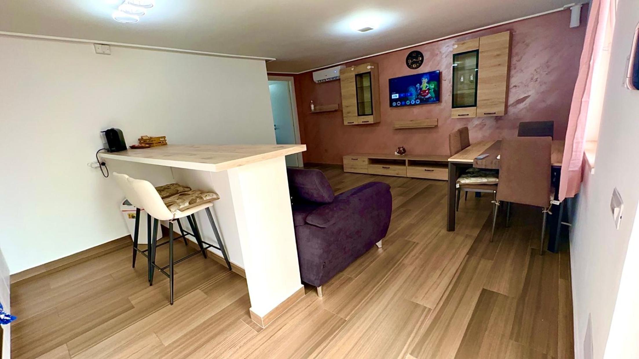 One-Bedroom House photo 2
