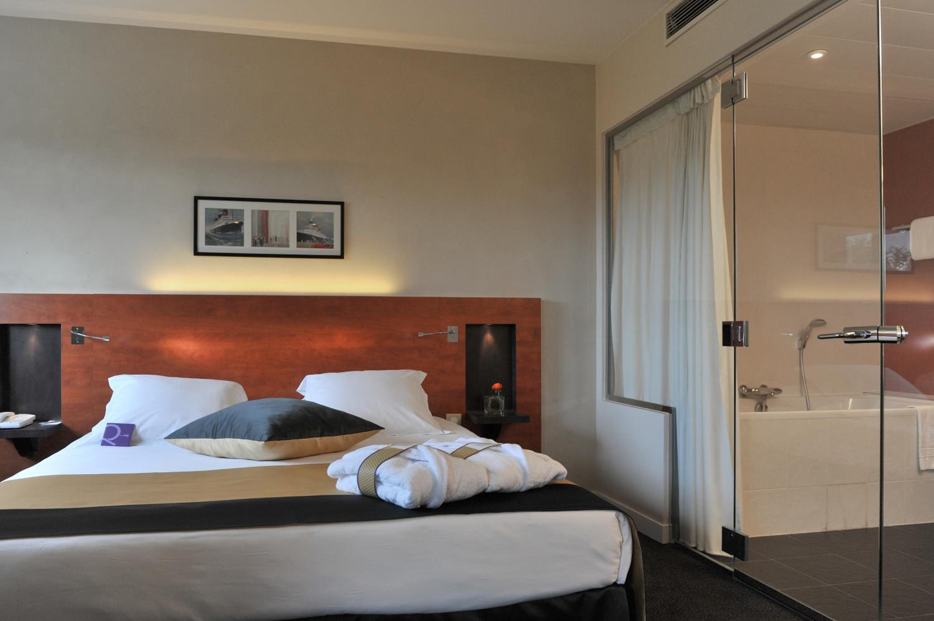 Suite - Photo 5