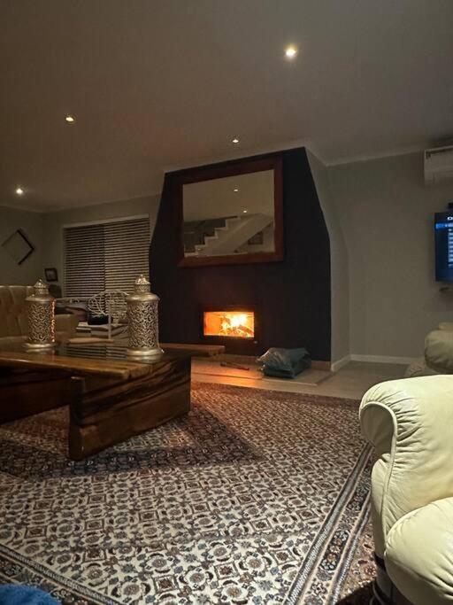 Five-Bedroom House photo 1