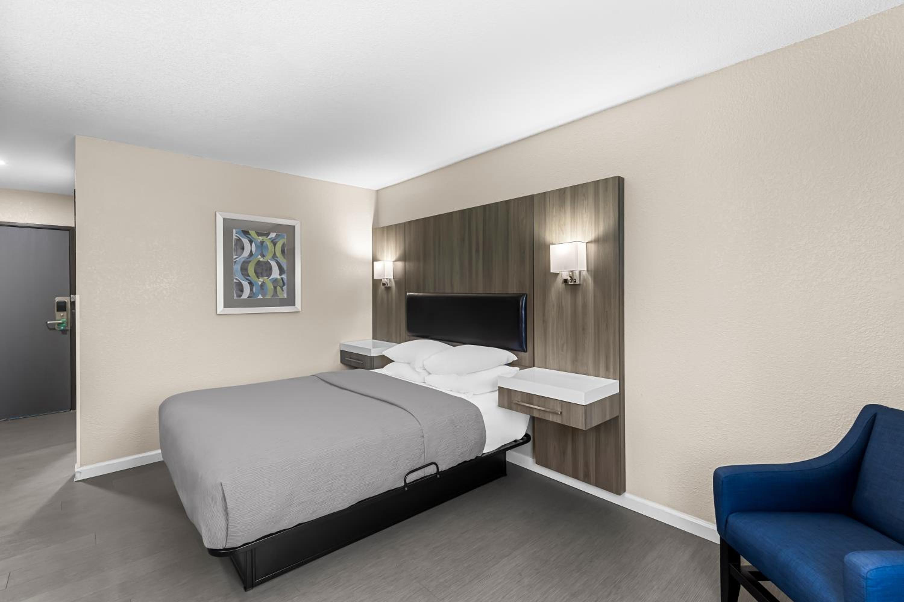 Queen Room - Mobility Access/Non-Smoking - Photo 4