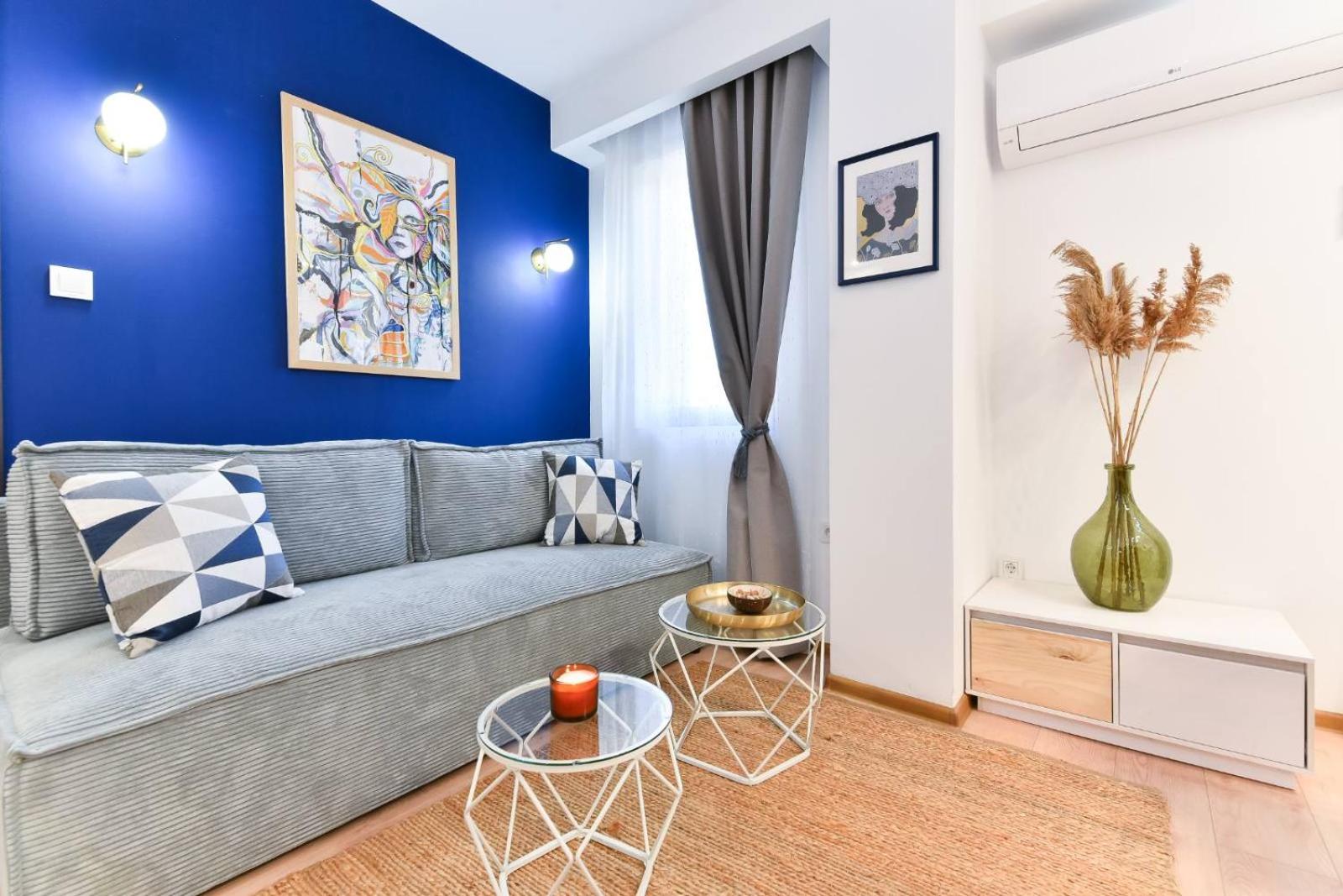 One-Bedroom Apartment photo 1