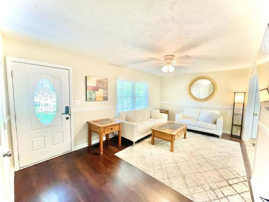 Three-Bedroom Apartment photo 1
