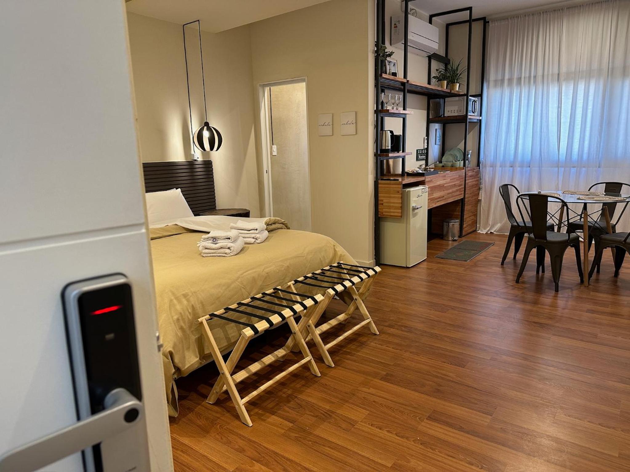 One-Bedroom Apartment photo 1
