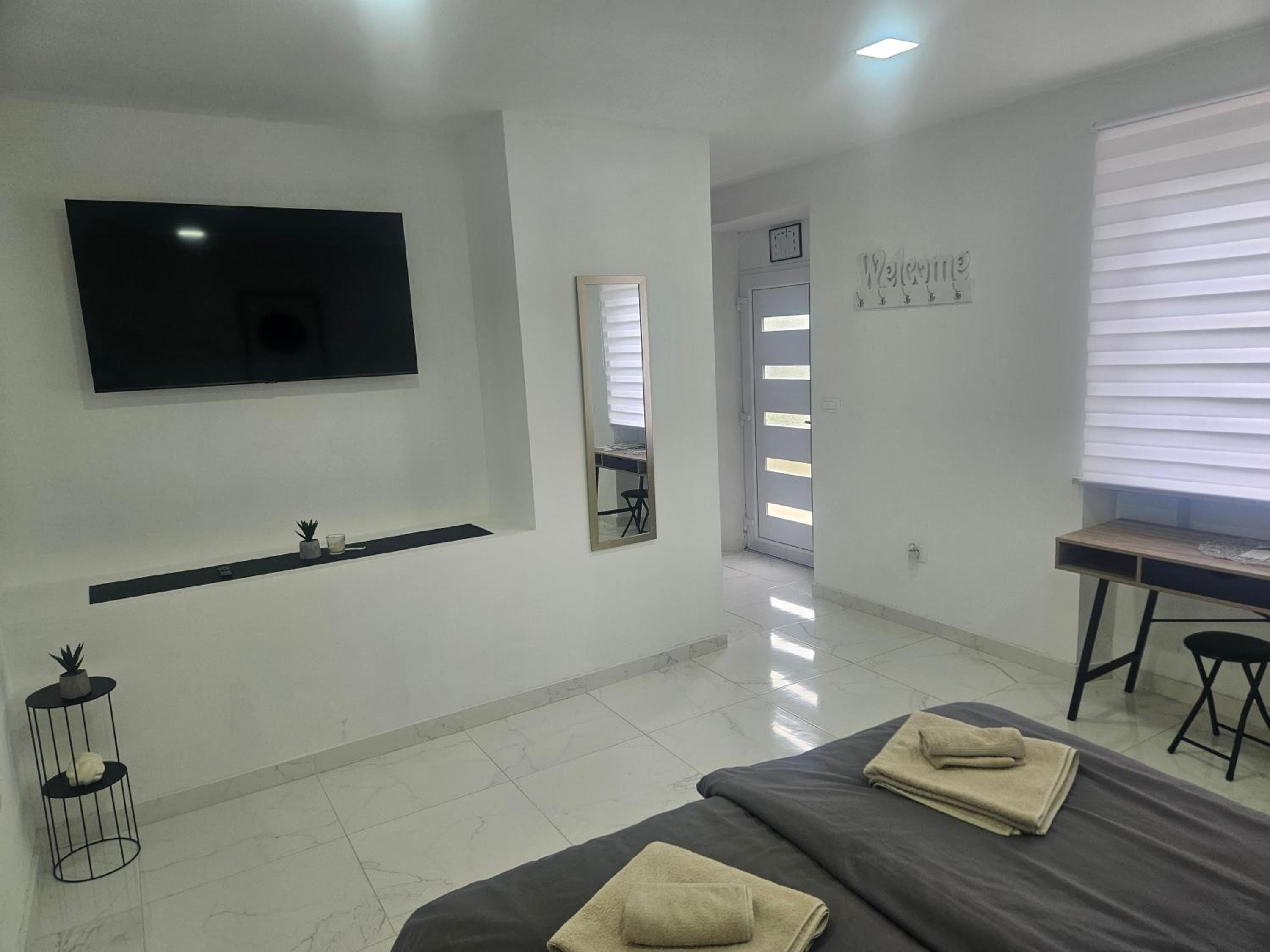 One-Bedroom Apartment with Balcony photo 1