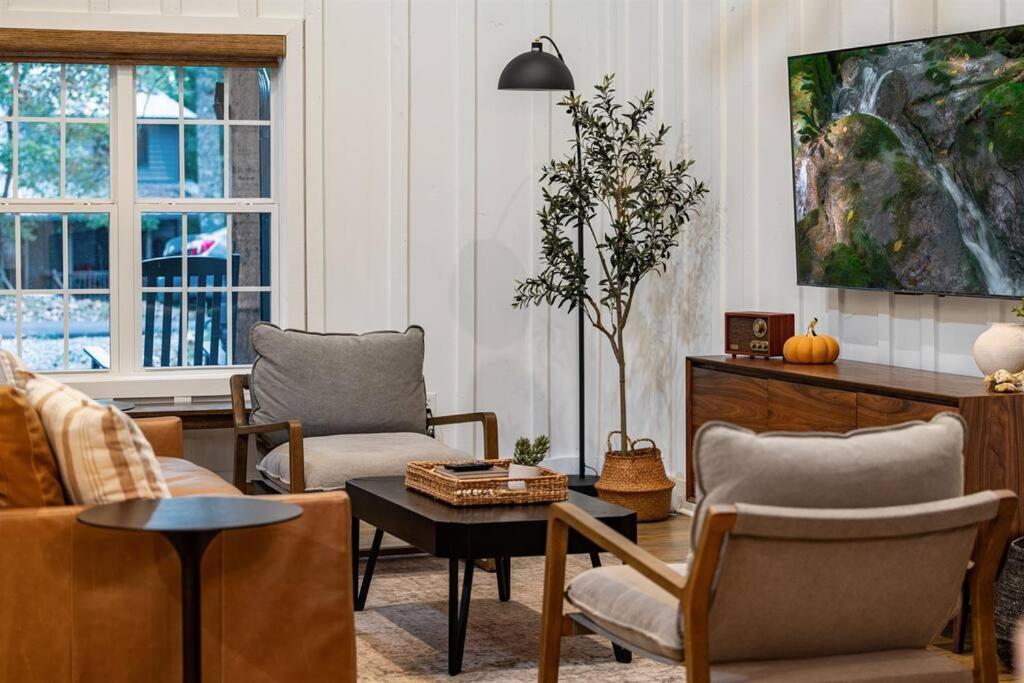 Three-Bedroom House photo 1
