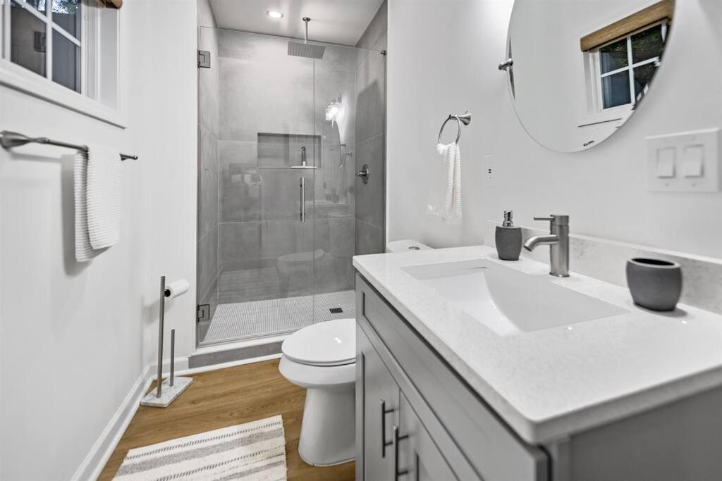 Three-Bedroom House photo 2