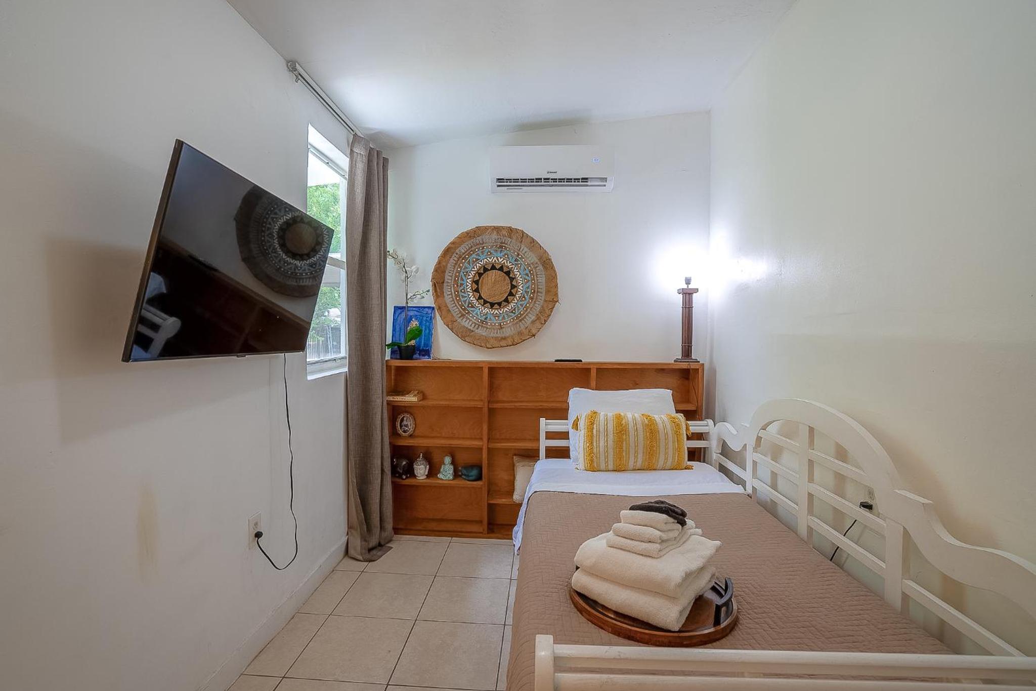 Single Room with Shared Bathroom photo 1