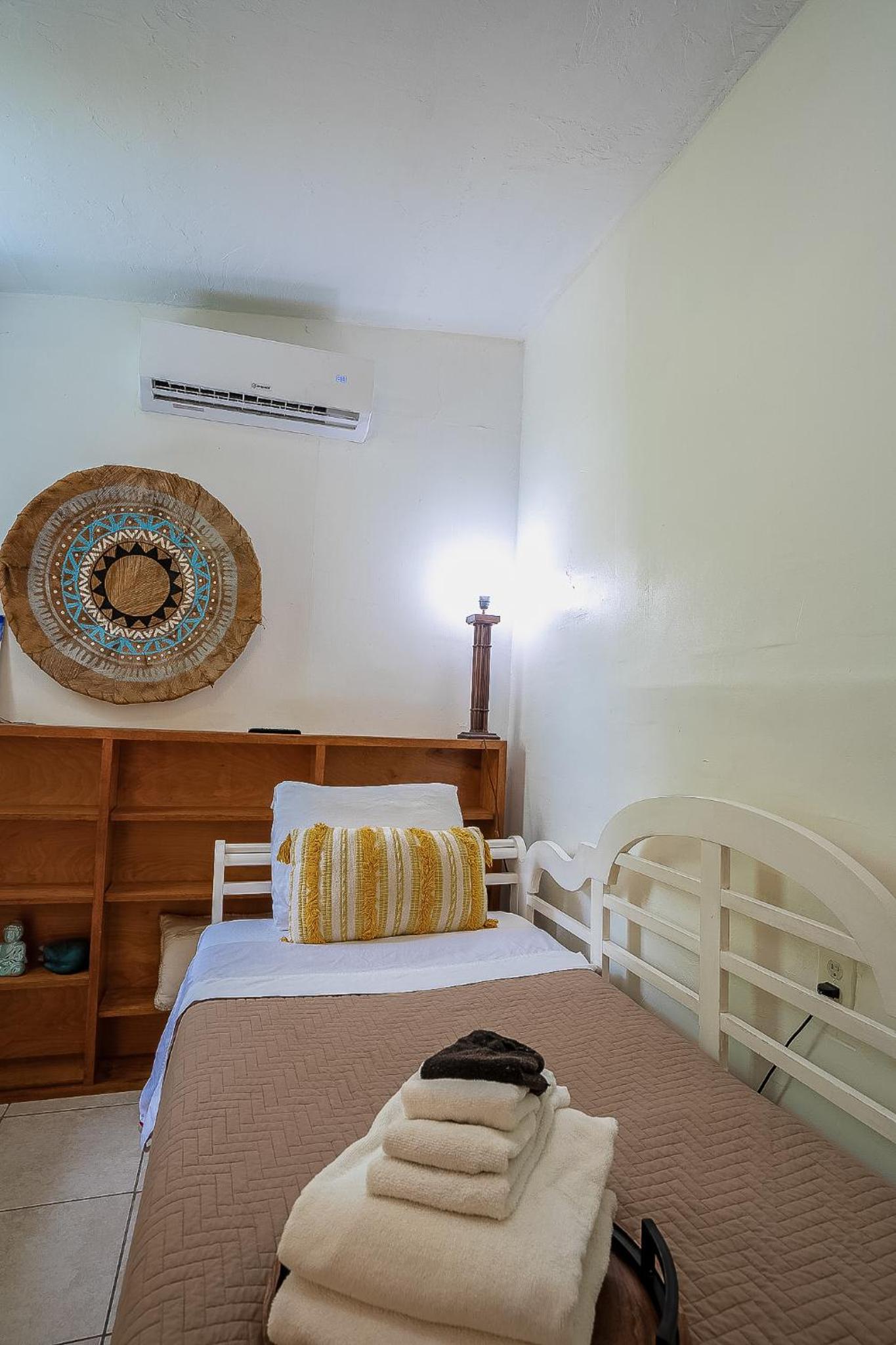 Single Room with Shared Bathroom photo 3