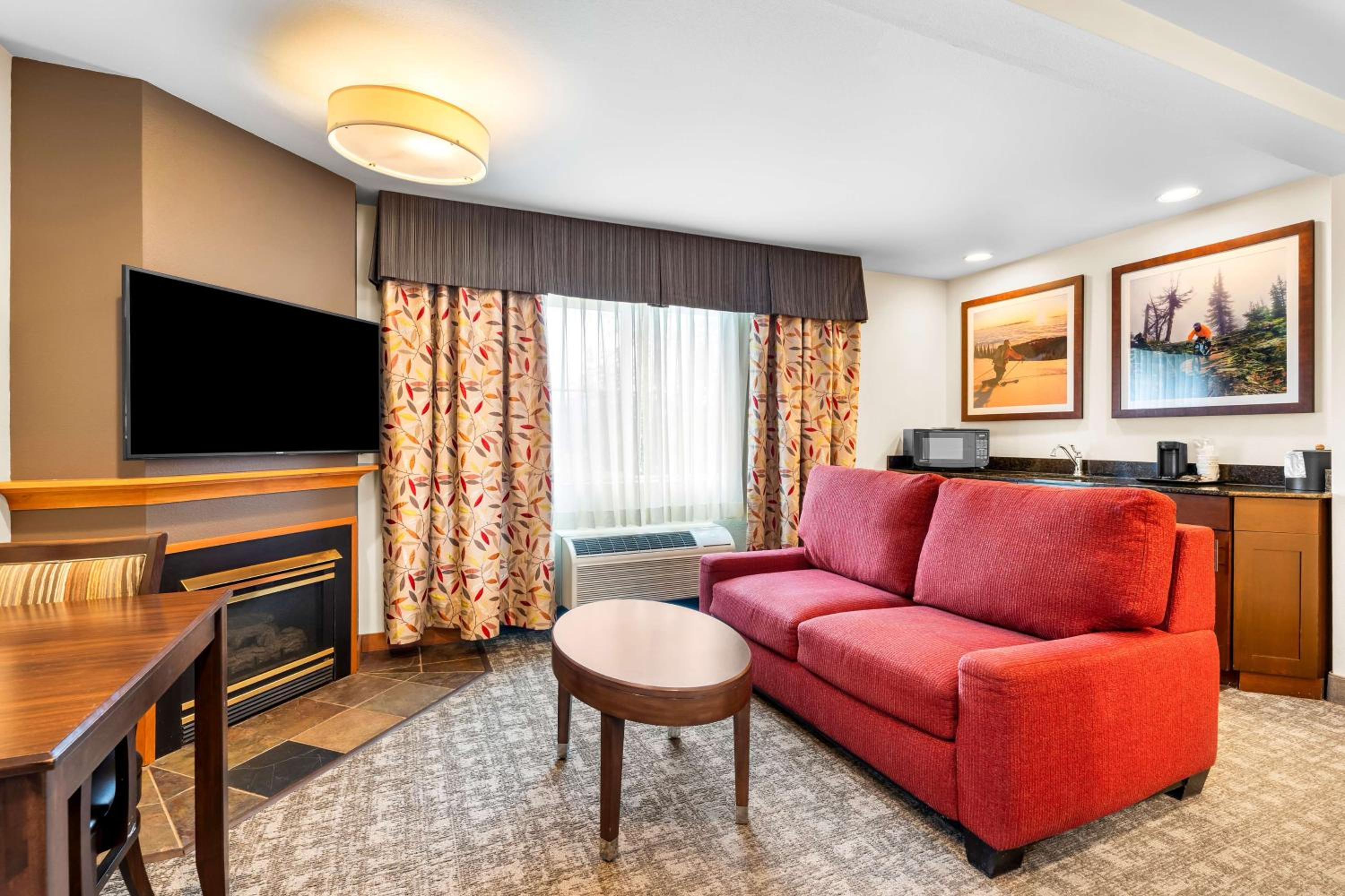 King Suite with Sofa Bed - Photo 5