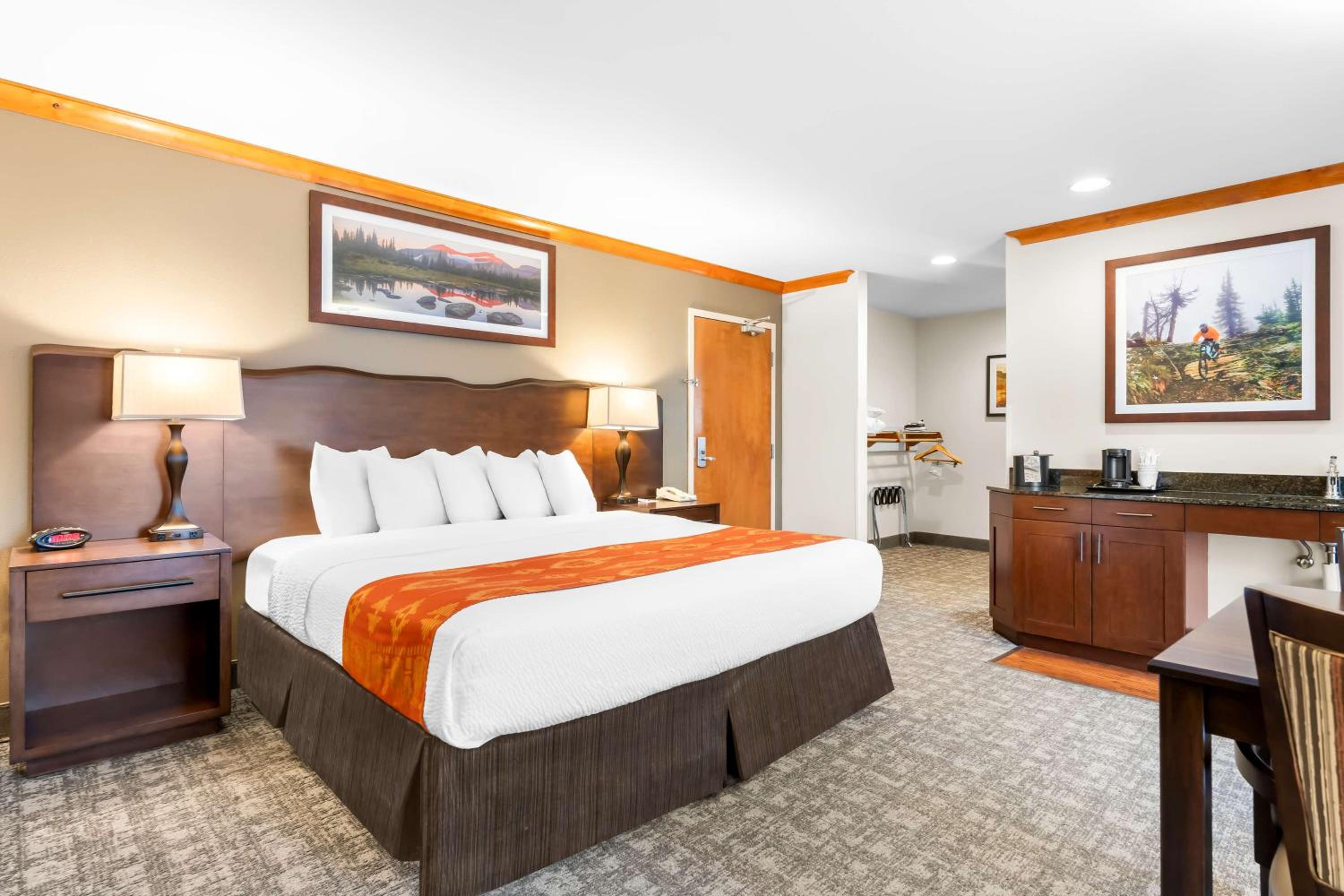 King Suite with Roll-In Shower, Fireplace and Balcony - Disability/Non-Smoking - Photo 2