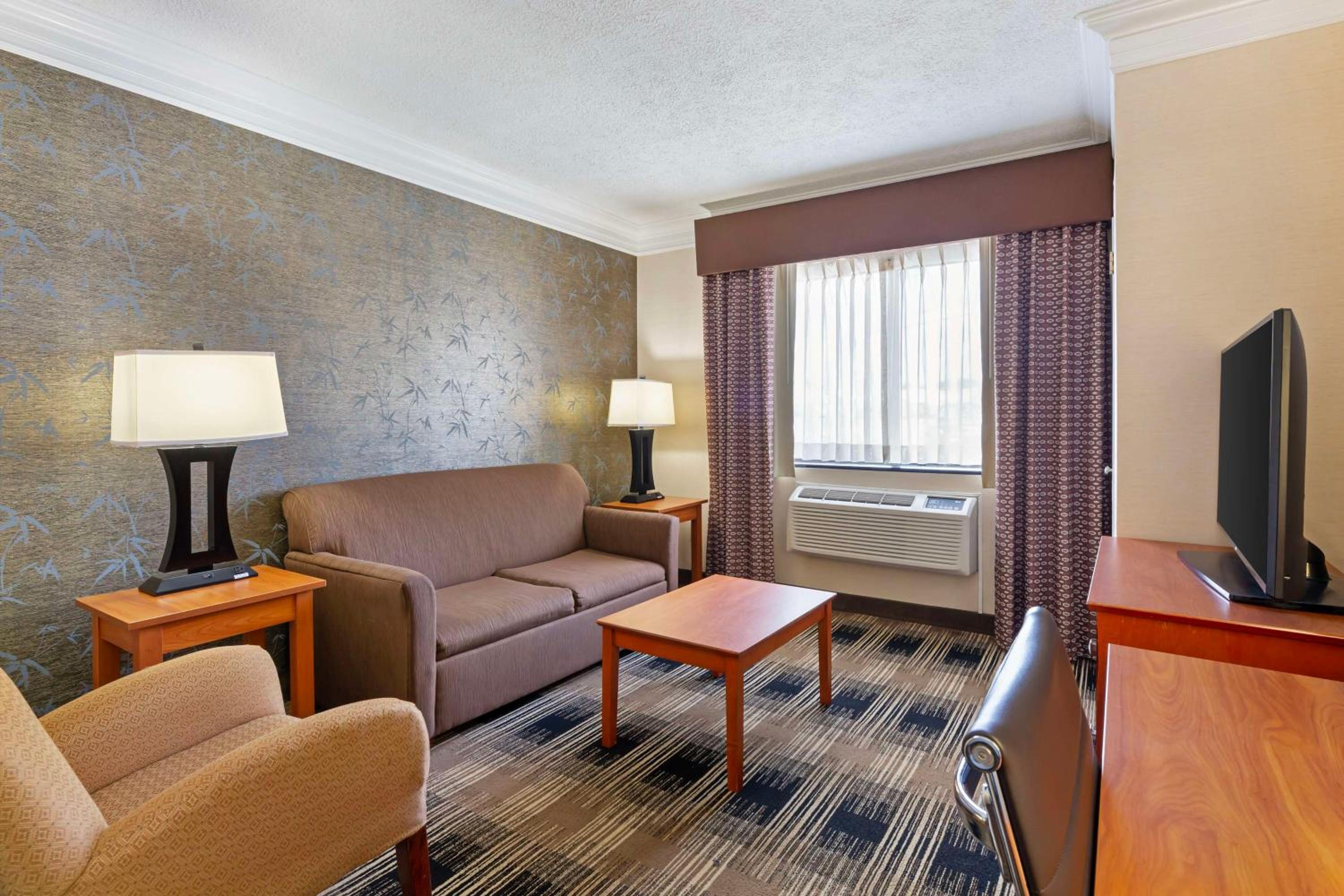 Executive King Room with Sofa Bed and Living Room - Non-Smoking