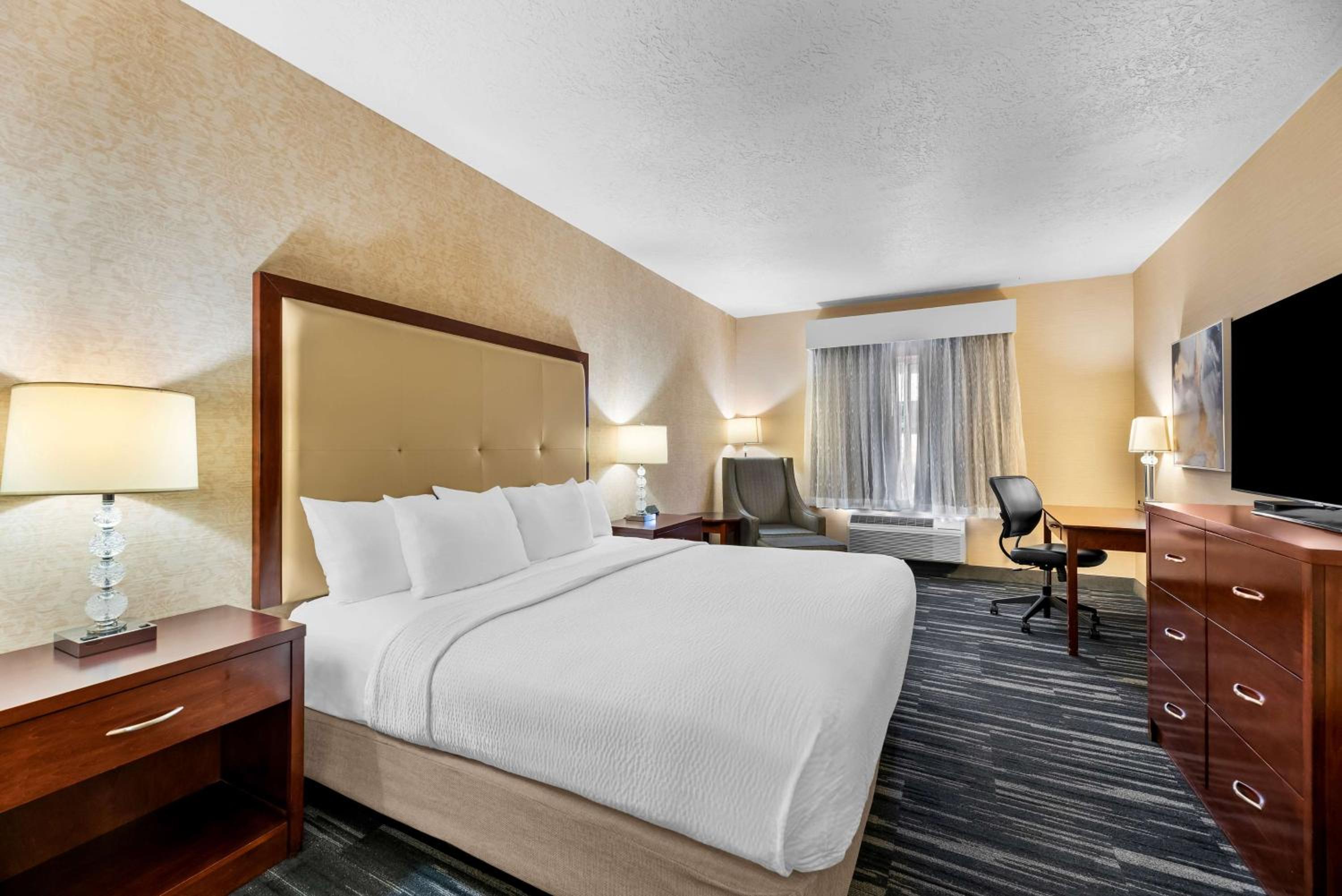 King Room - Non-Smoking - Photo 2