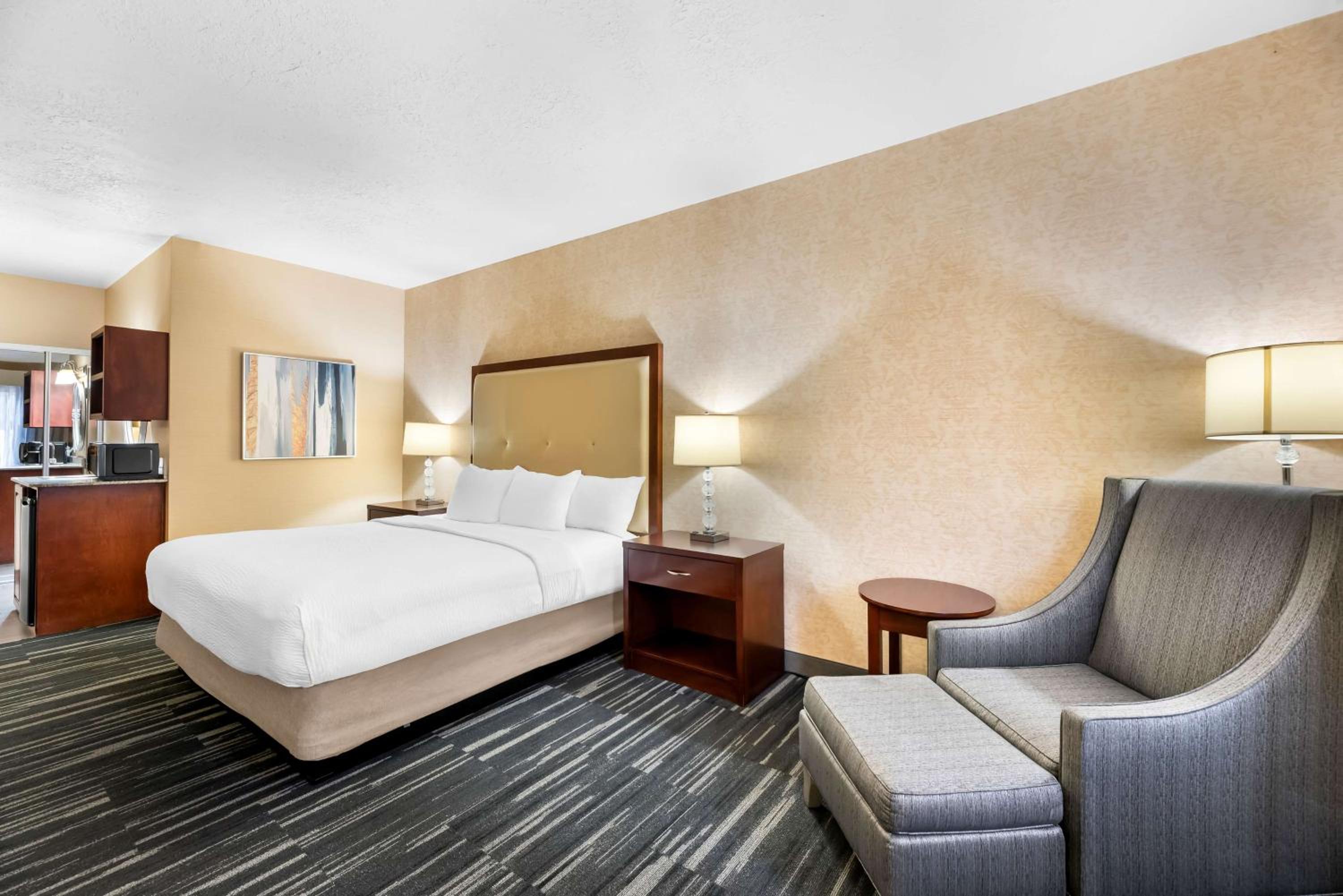 King Room - Non-Smoking - Photo 4