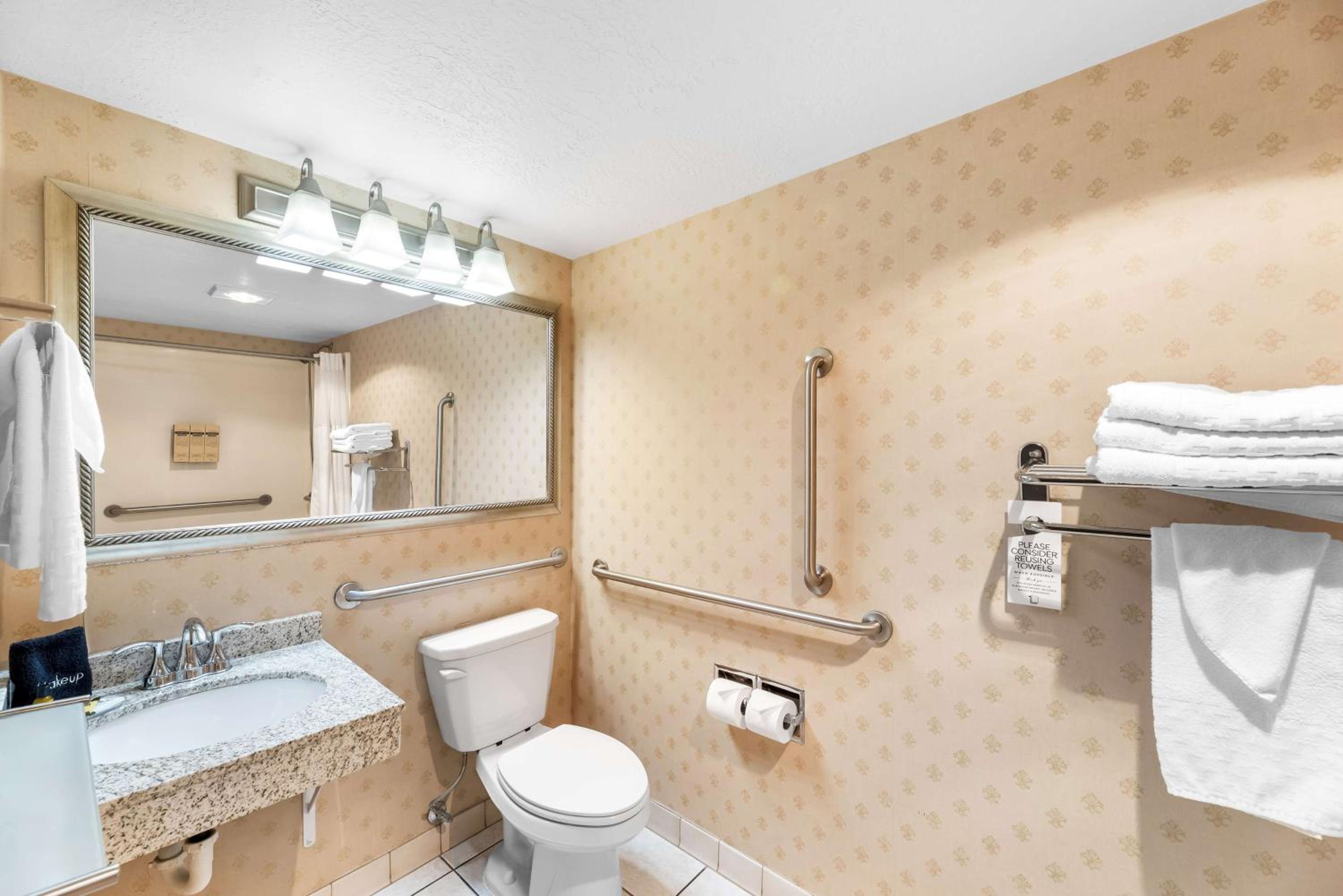 King Room with Bath Tub - Disability Access/Non-Smoking  - Photo 3