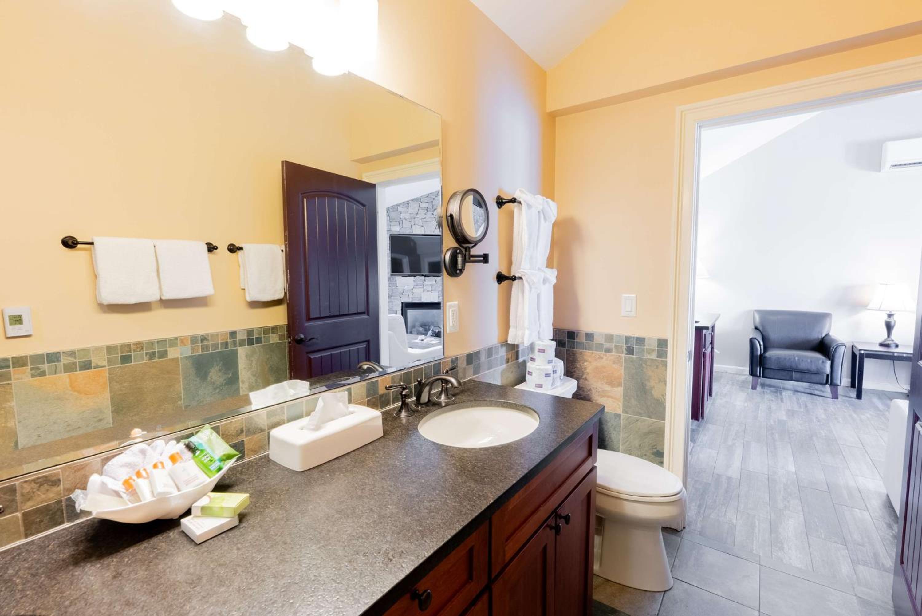 Tidal King Suite photo 3