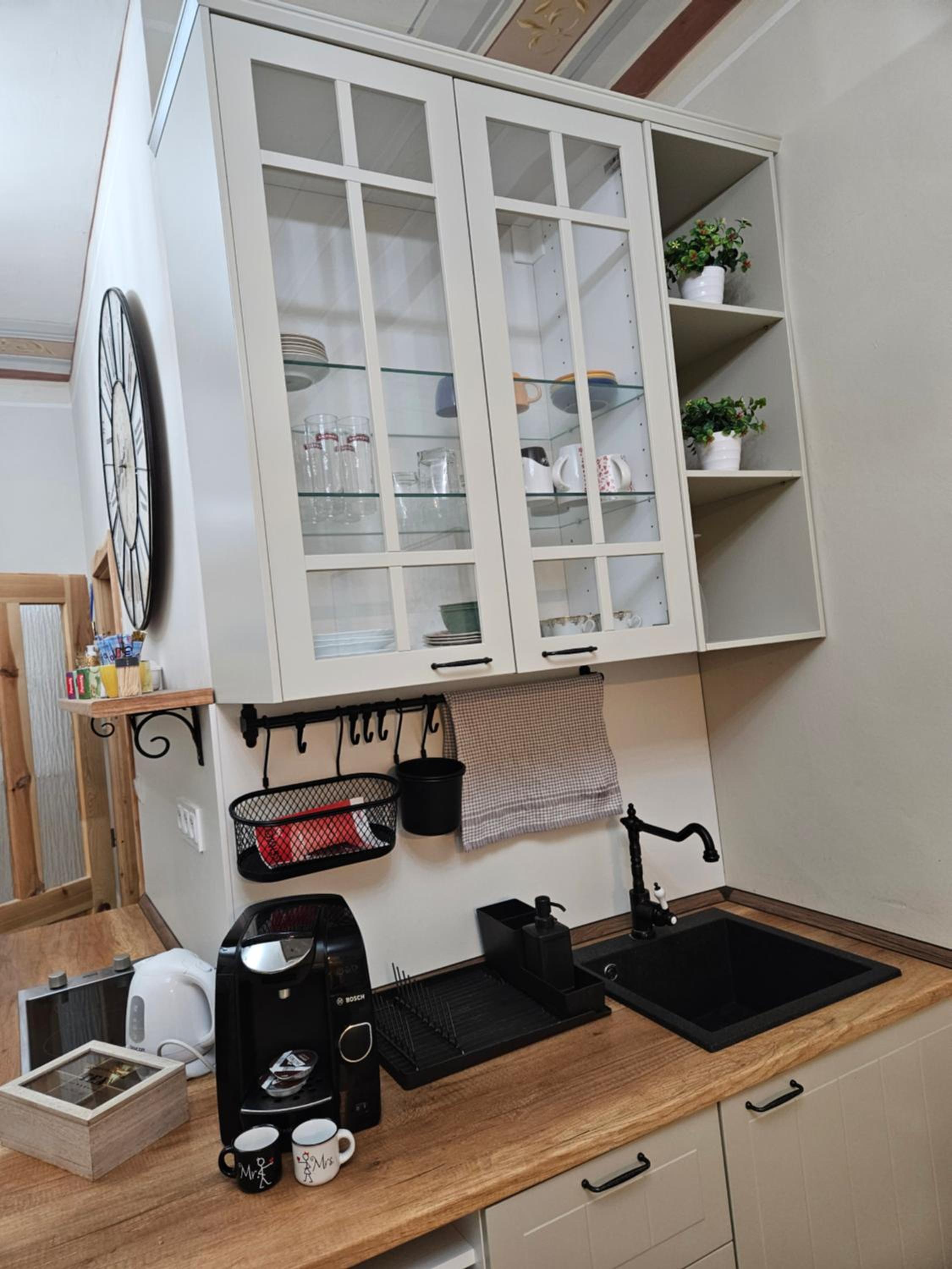 One-Bedroom Apartment - Photo 8