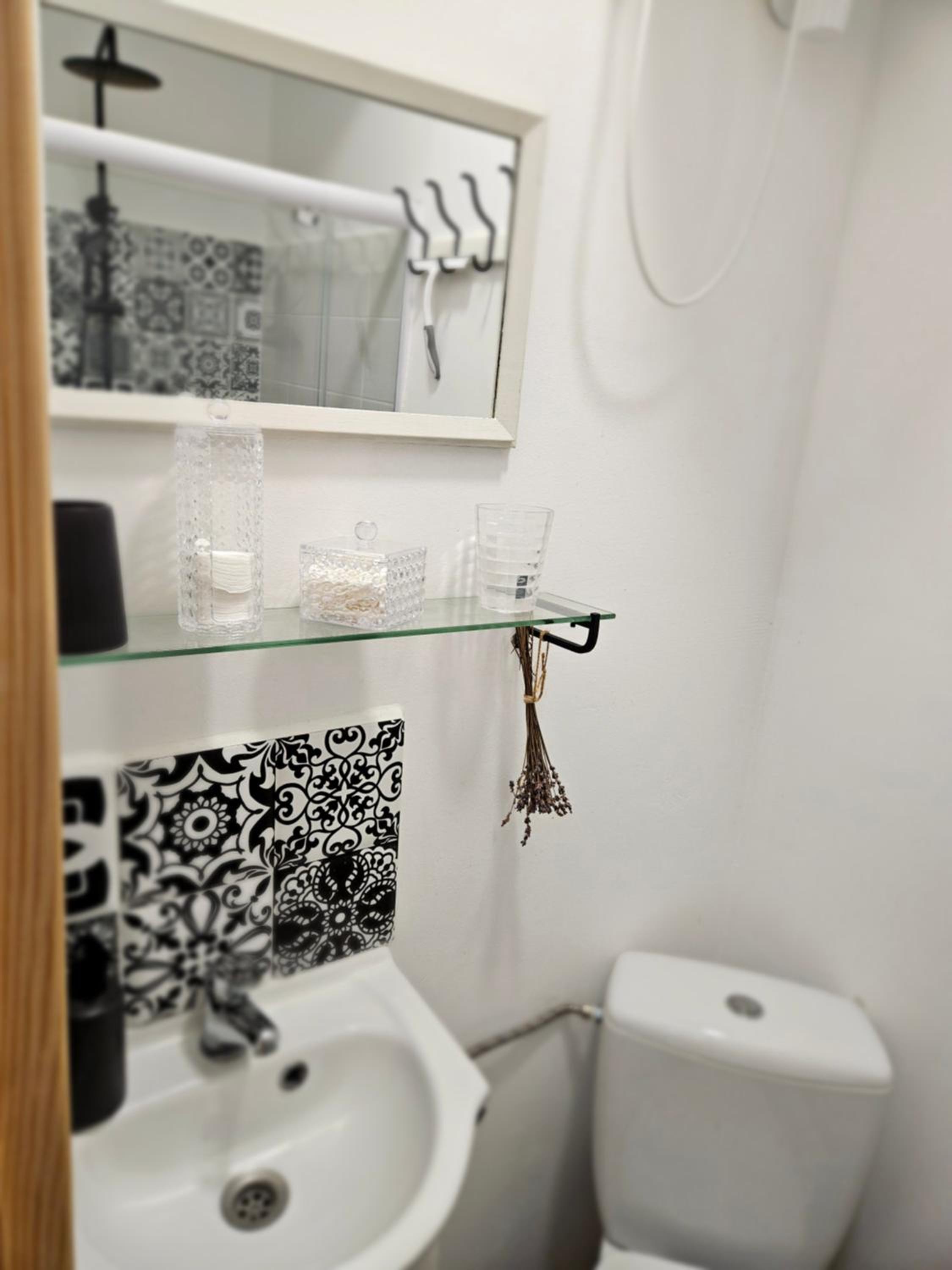 One-Bedroom Apartment - Photo 13