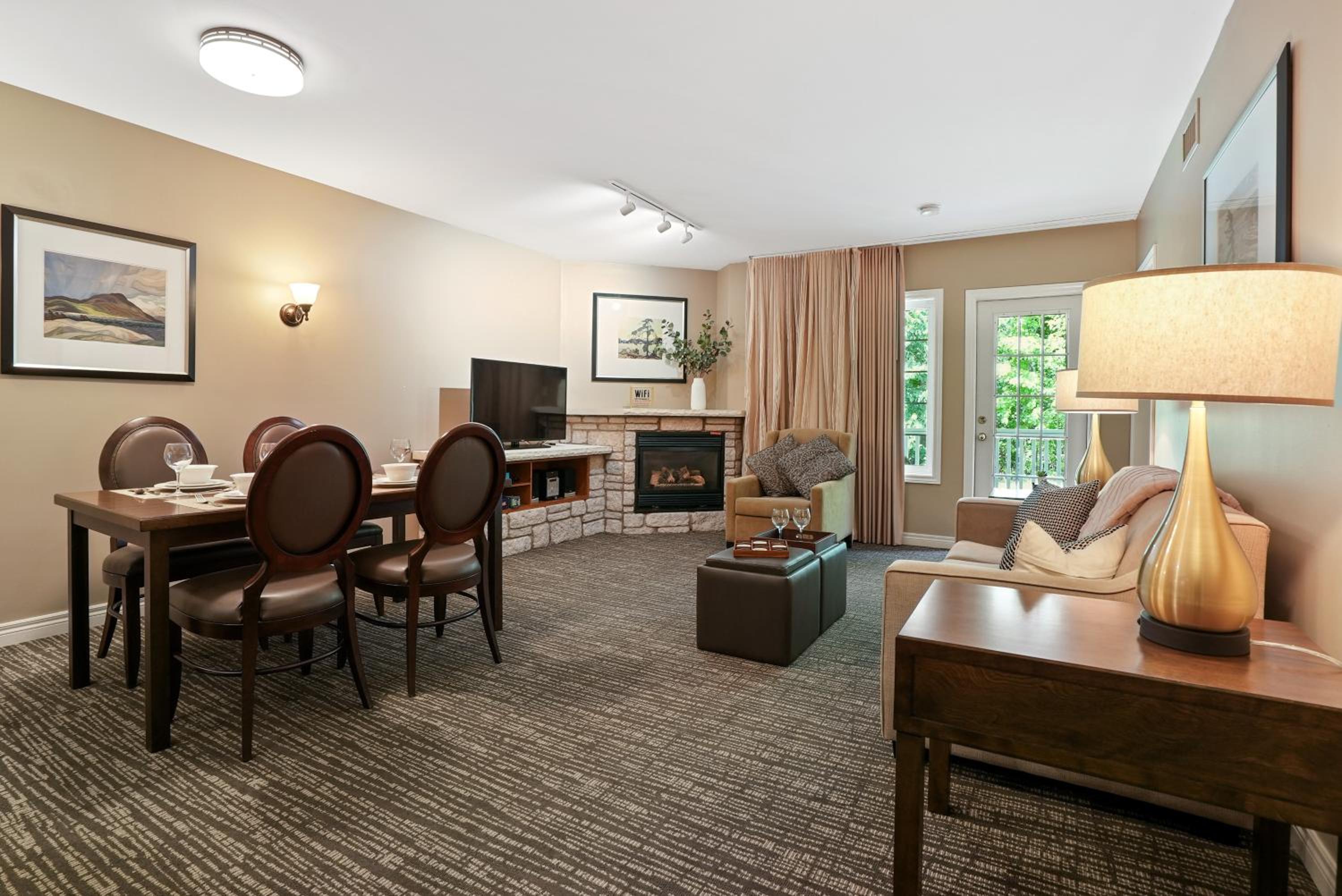 Suite with Hot Tub photo 1